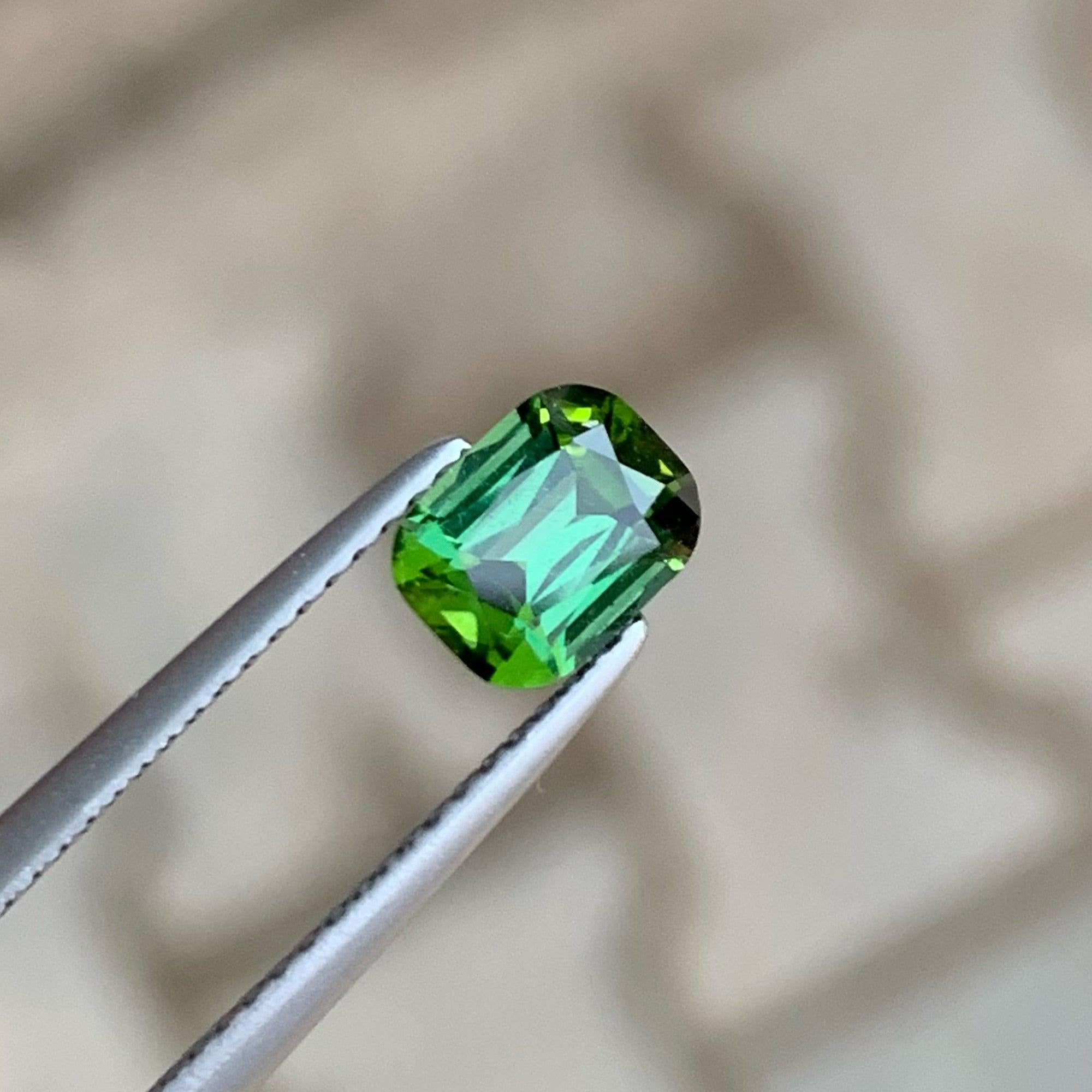 Women's or Men's 1.00 Carats Exquisite Mint Green Cut Tourmaline Stone Tourmaline For Making Ring For Sale