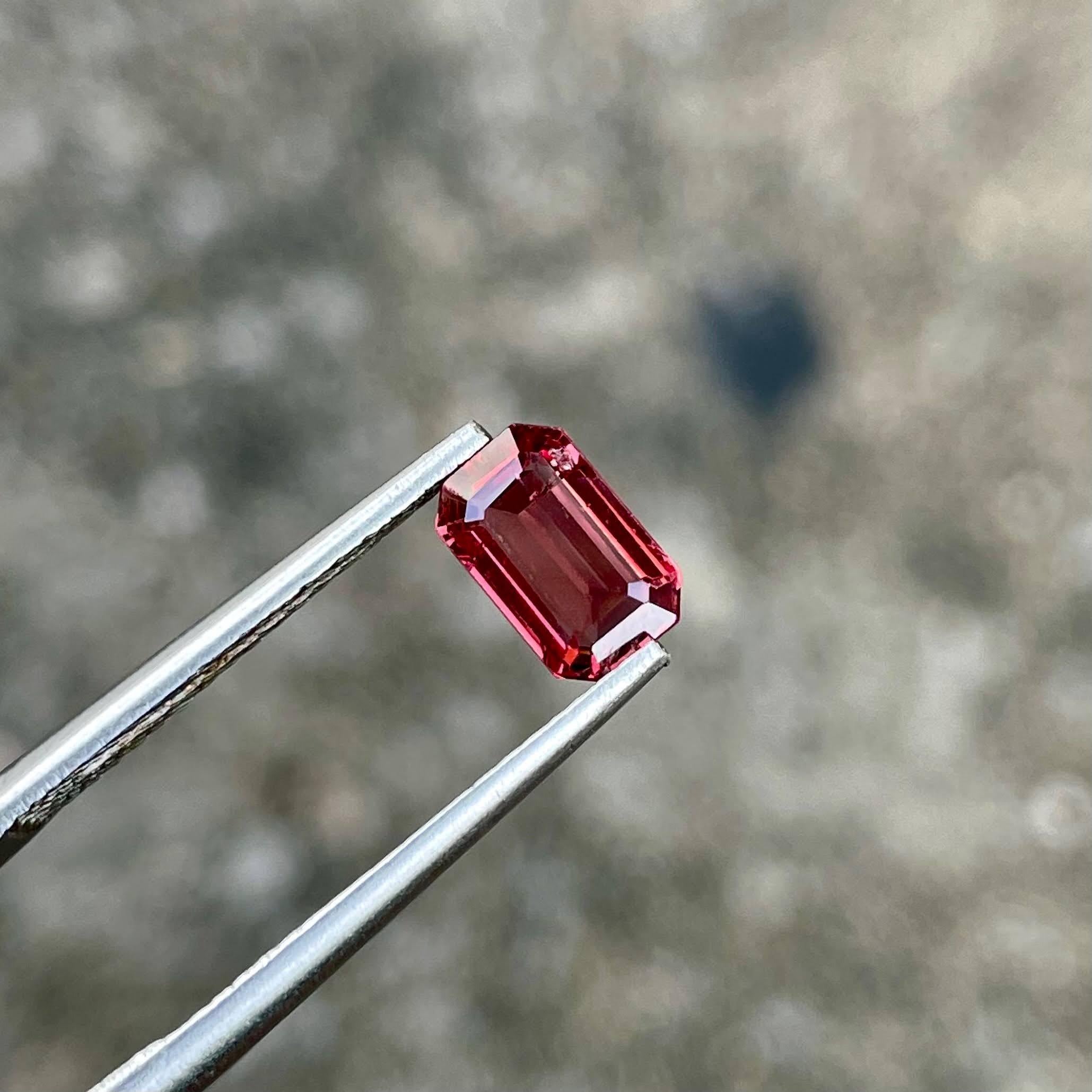 1,00 carati di Spinello Rosso Rosa Taglia Smeraldo Gemma Birmana Naturale In condizioni Nuovo in vendita a Bangkok, TH