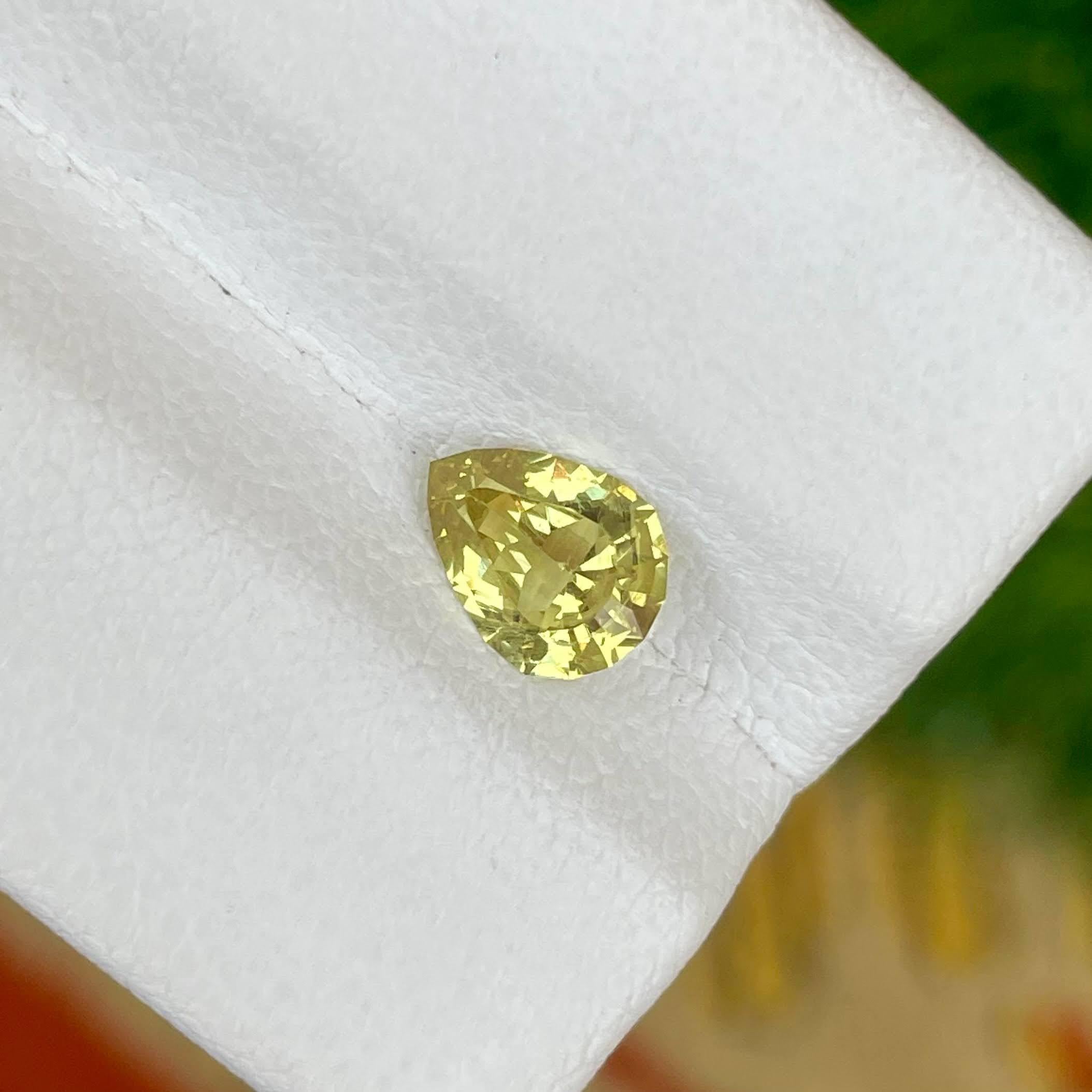 Moderne Pierre précieuse naturelle du Mali, grenat jaune rare taille poire de 1,00 carat