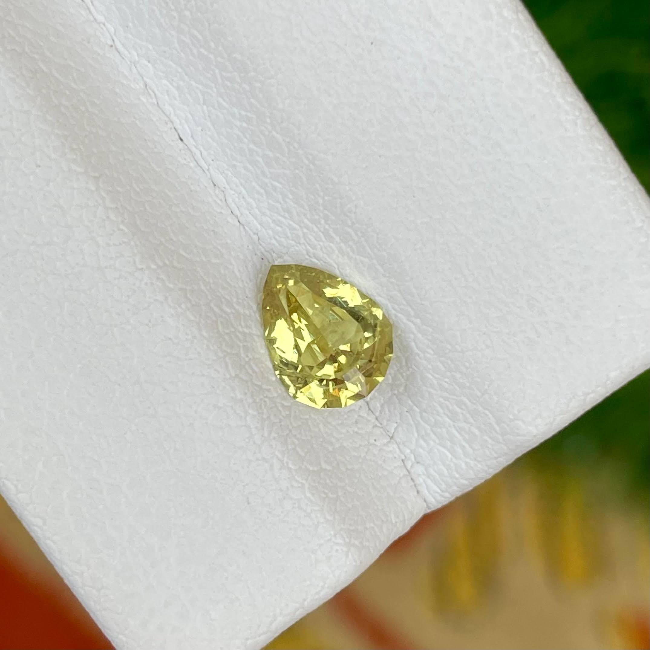 Pierre précieuse naturelle du Mali, grenat jaune rare taille poire de 1,00 carat Neuf à Bangkok, TH