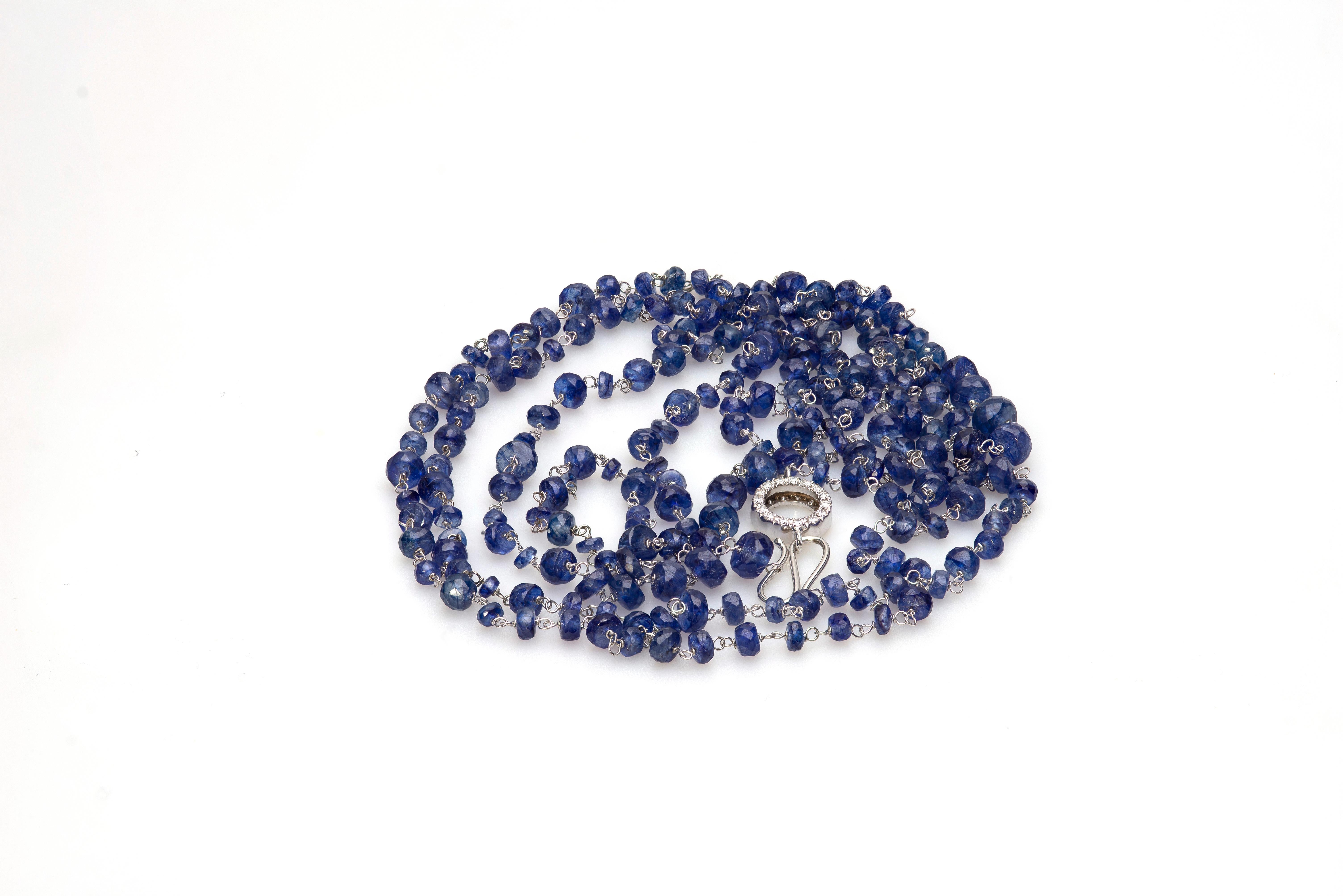 100 carats Sapphires 0.44 Carats White Diamonds Clasp 18K Gold Sautoir Necklace For Sale 8