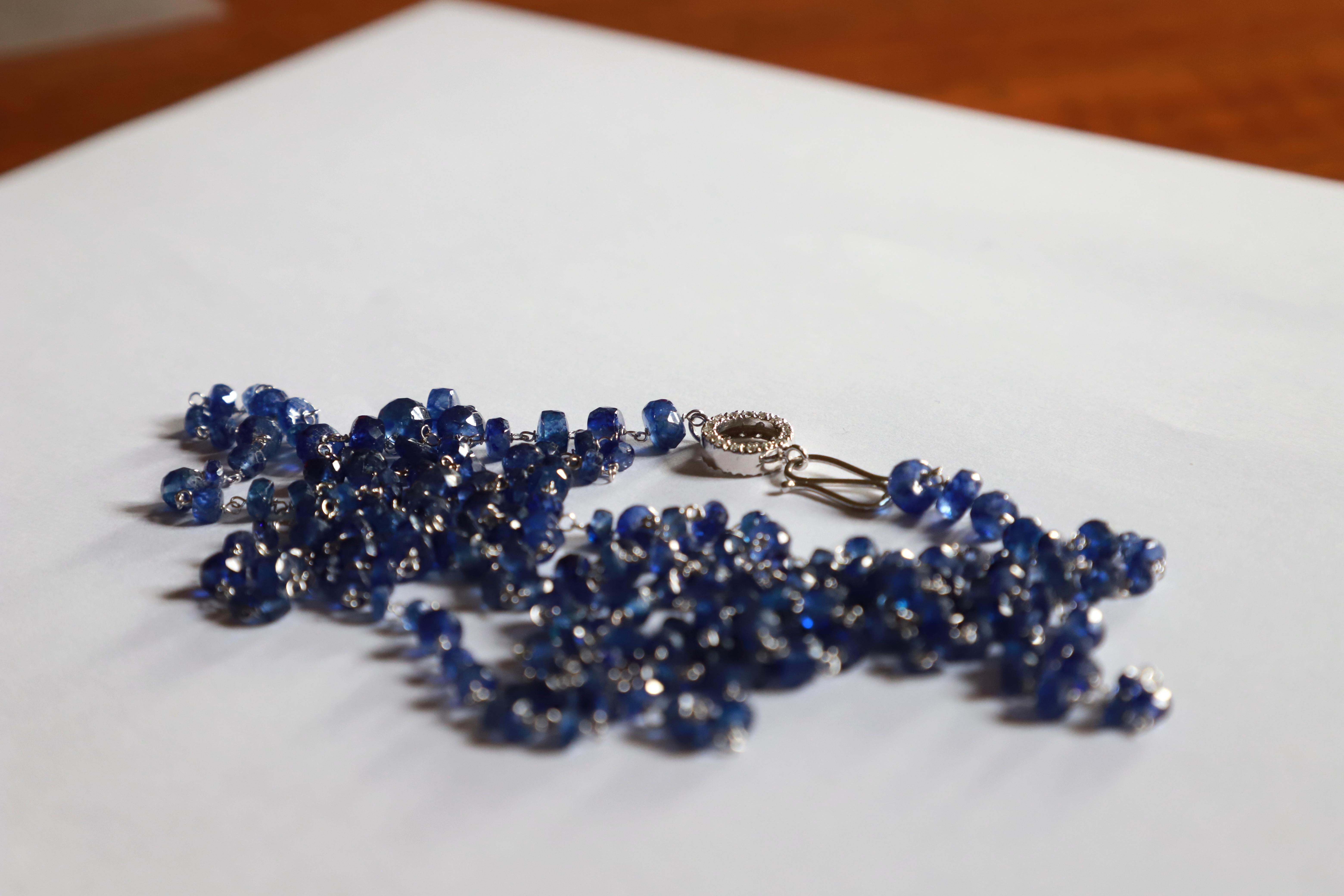 da uomo o donna 100 carati Zaffiri 0,44 carati Diamanti bianchi Chiusura Collana Sautoir in oro 18 carati in vendita