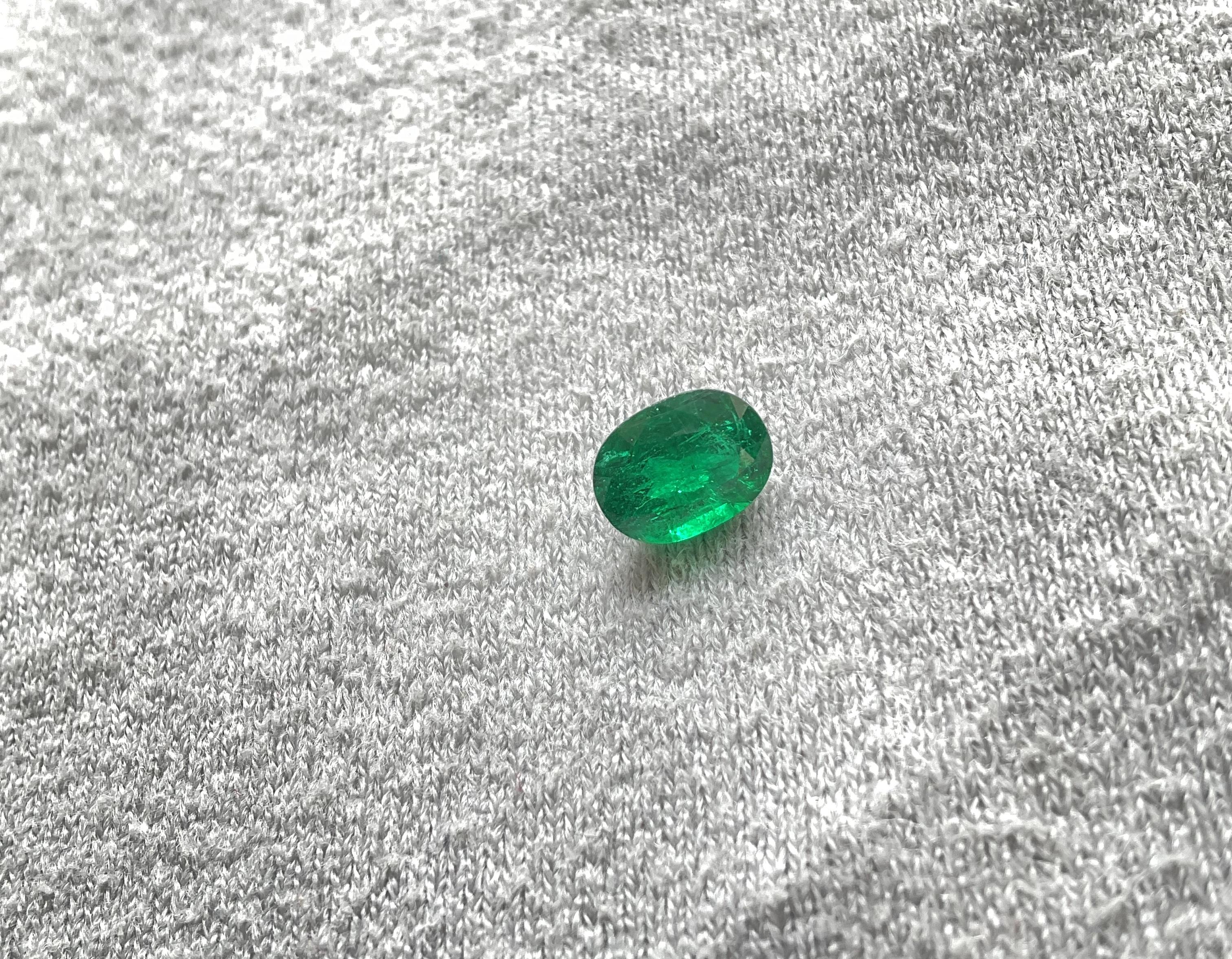 1.00 carats Zambian Emerald Oval faceted stone for fine Jewelry Natural Gemstone In New Condition For Sale In Jaipur, RJ