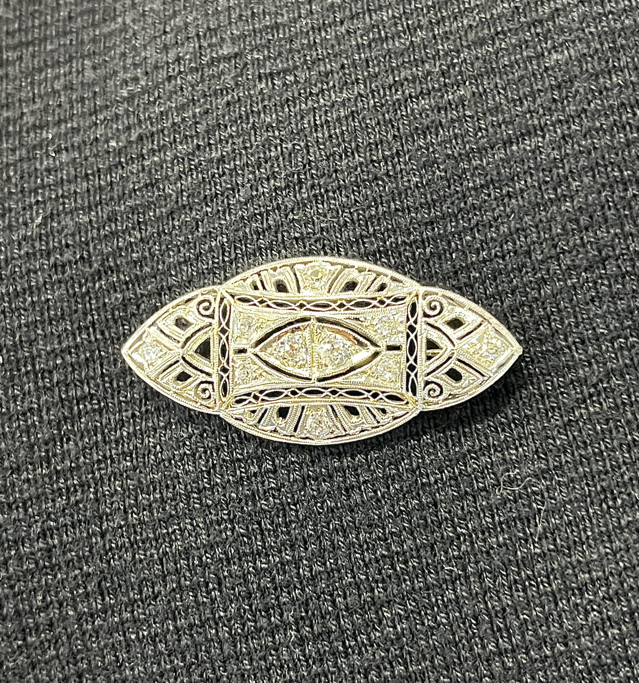 Round Cut 1.00 ct Diamond Brooch For Sale