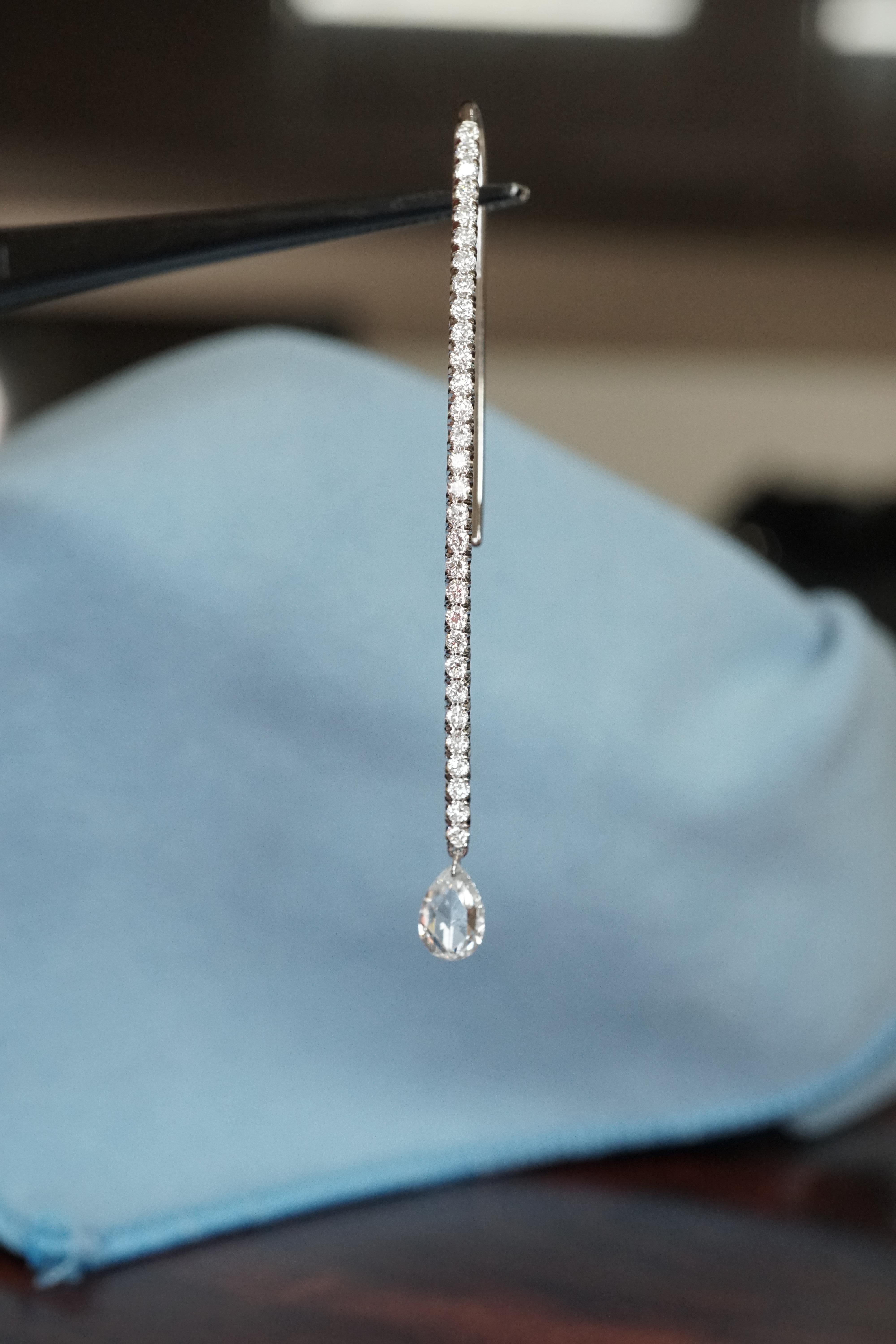Contemporary Dangling Pear Shape Briolette Earrings in 18K White Gold For Sale