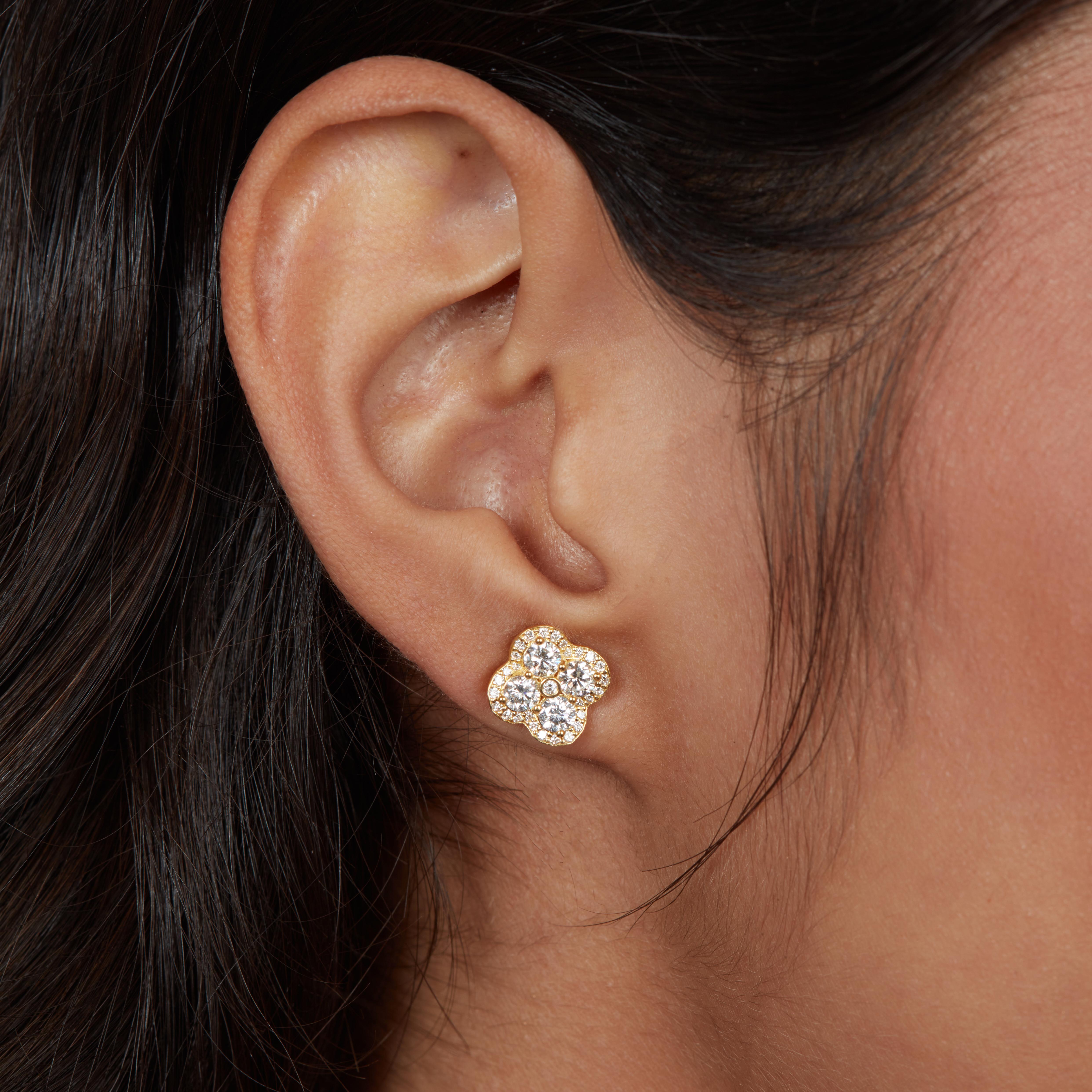 Contemporaneo Orecchini a fiore a grappolo con diamante naturale da 1,00 carati in oro 14K in vendita