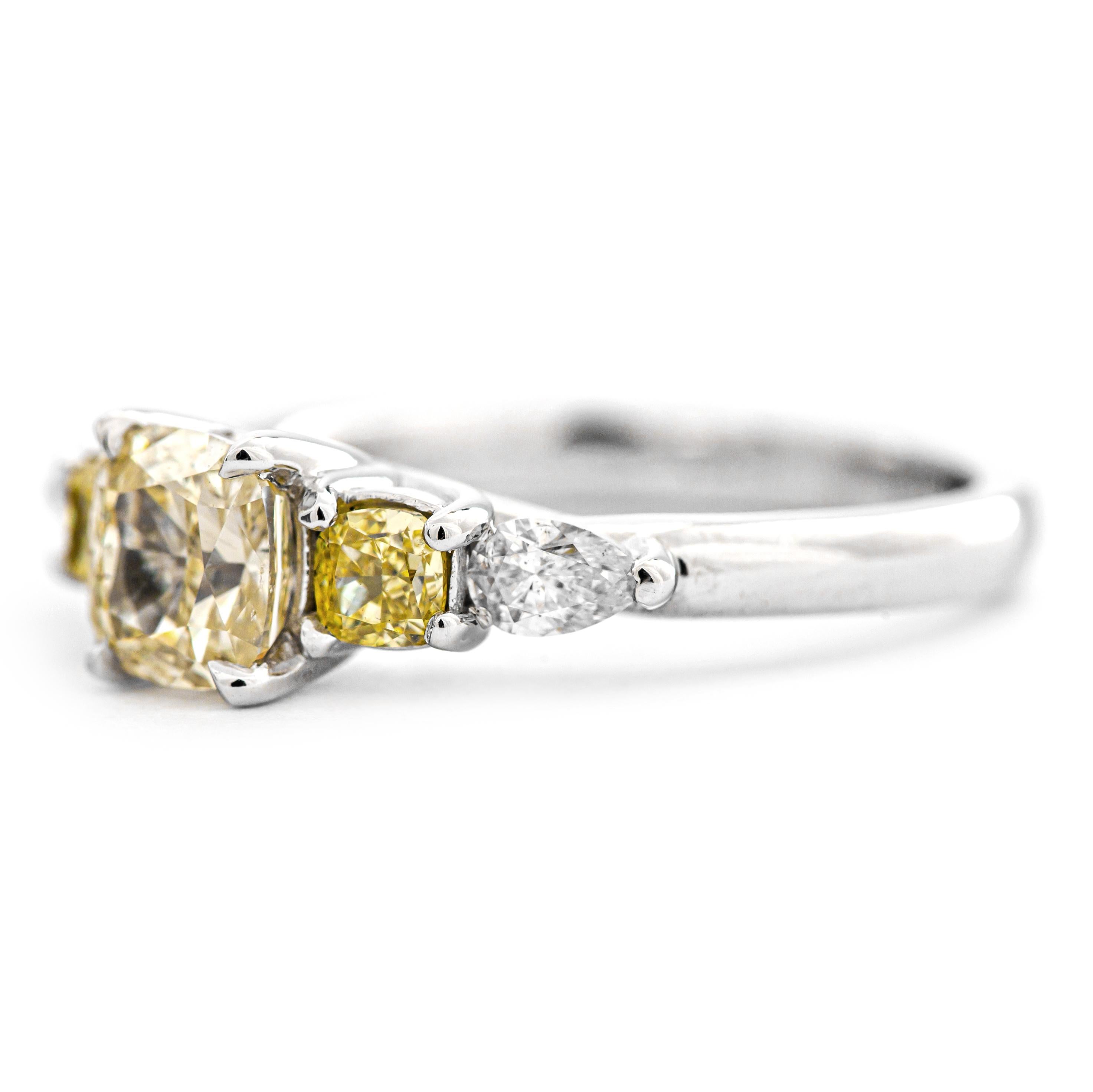 1,00 Karat natürlicher hellgelber Fancy-Diamantring (Moderne)