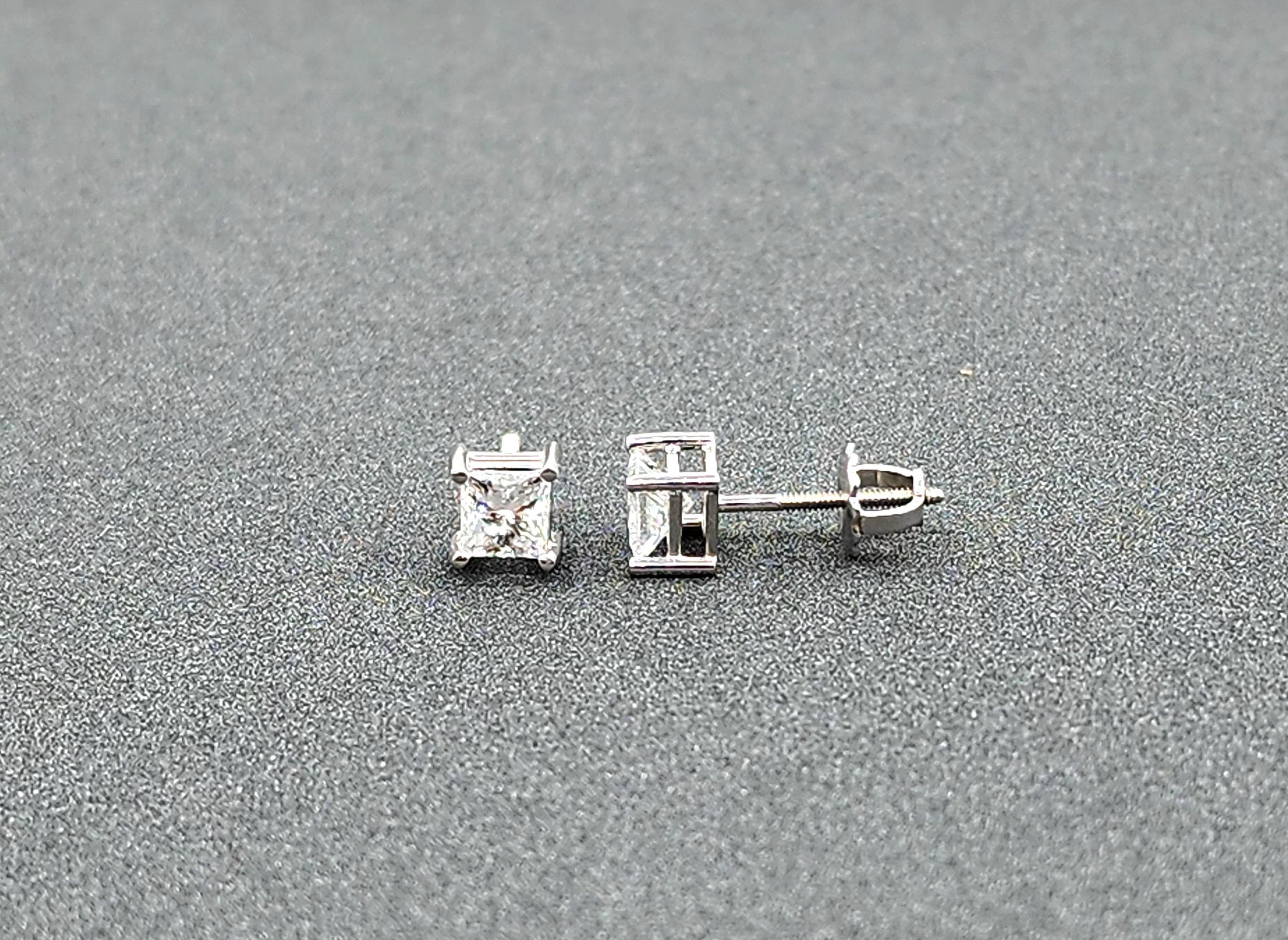 Modern 1.00 ct Princess Cut Diamond Stud Earrings For Sale