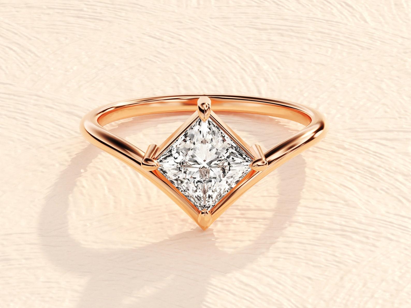 Art Déco 1.00 CT Anello solitario con taglio a principessa di moissanite 925 Argento Regalo per lei. in vendita