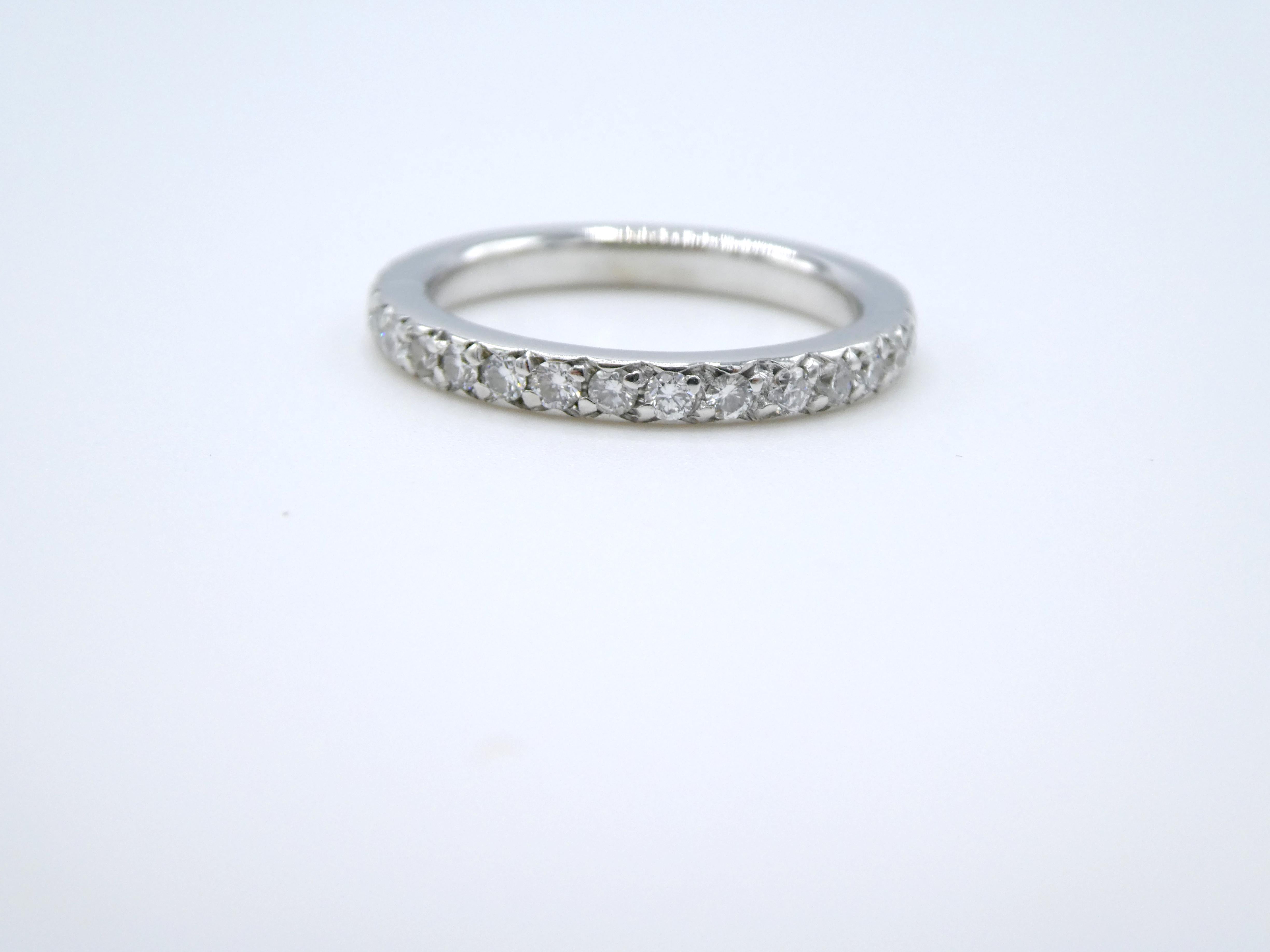 1.00 CTW Natural Diamond 14K White Gold Round Eternity Band Size 5.75

Metal: 14K White Gold
Weight: 2.94 grams
Diamonds: 32 round brilliant cut natural diamonds, approx. 1 CTW G-H SI
Size: 5.75
Band is 2.4mm wide
Recently polished