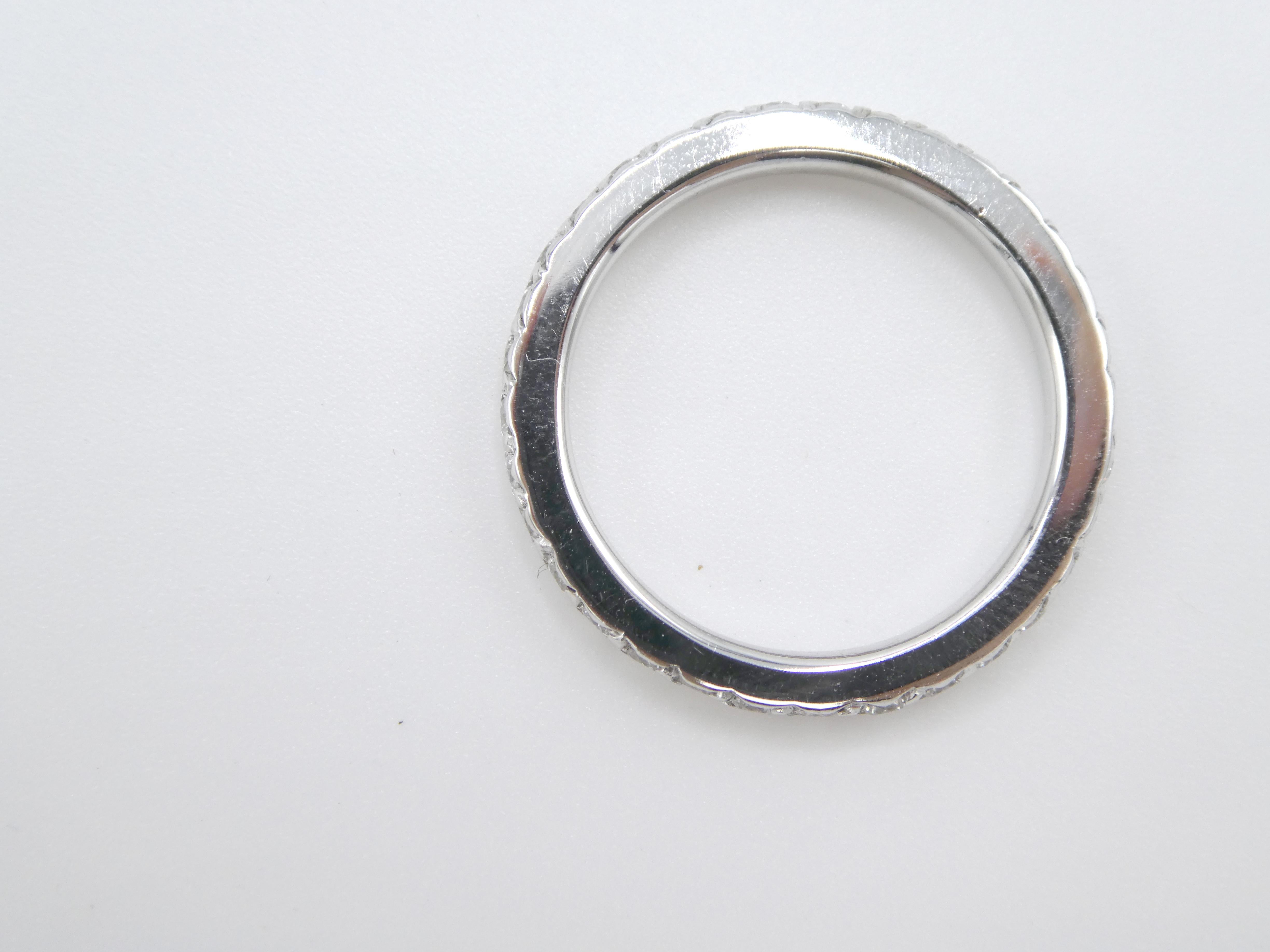 1,00 Karat natürlicher Diamant 14K Weißgold Runder Eternity-Ring (Rundschliff) im Angebot
