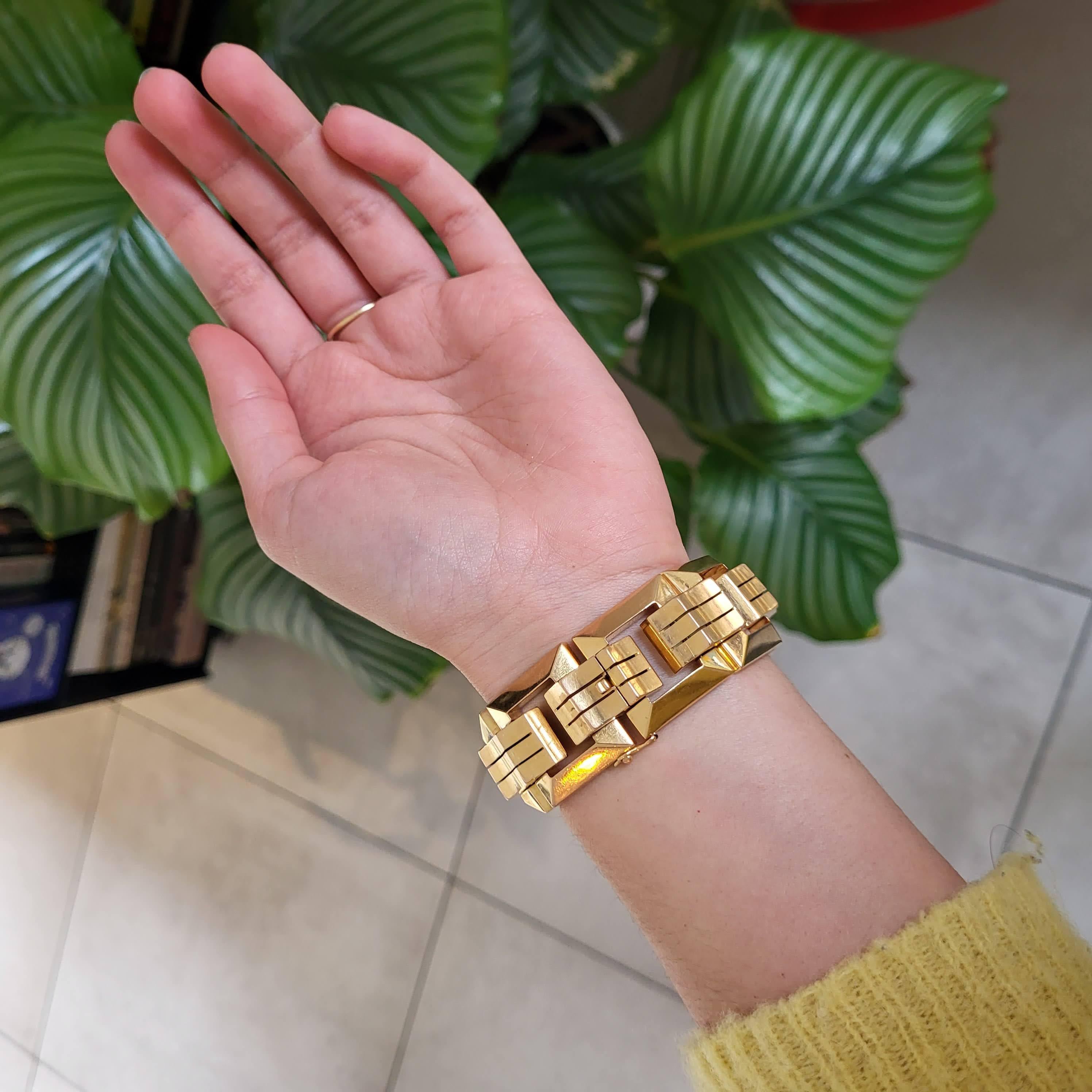 100 grams 18K yellow gold bracelet - large French squared retro Tank bracelet For Sale 4
