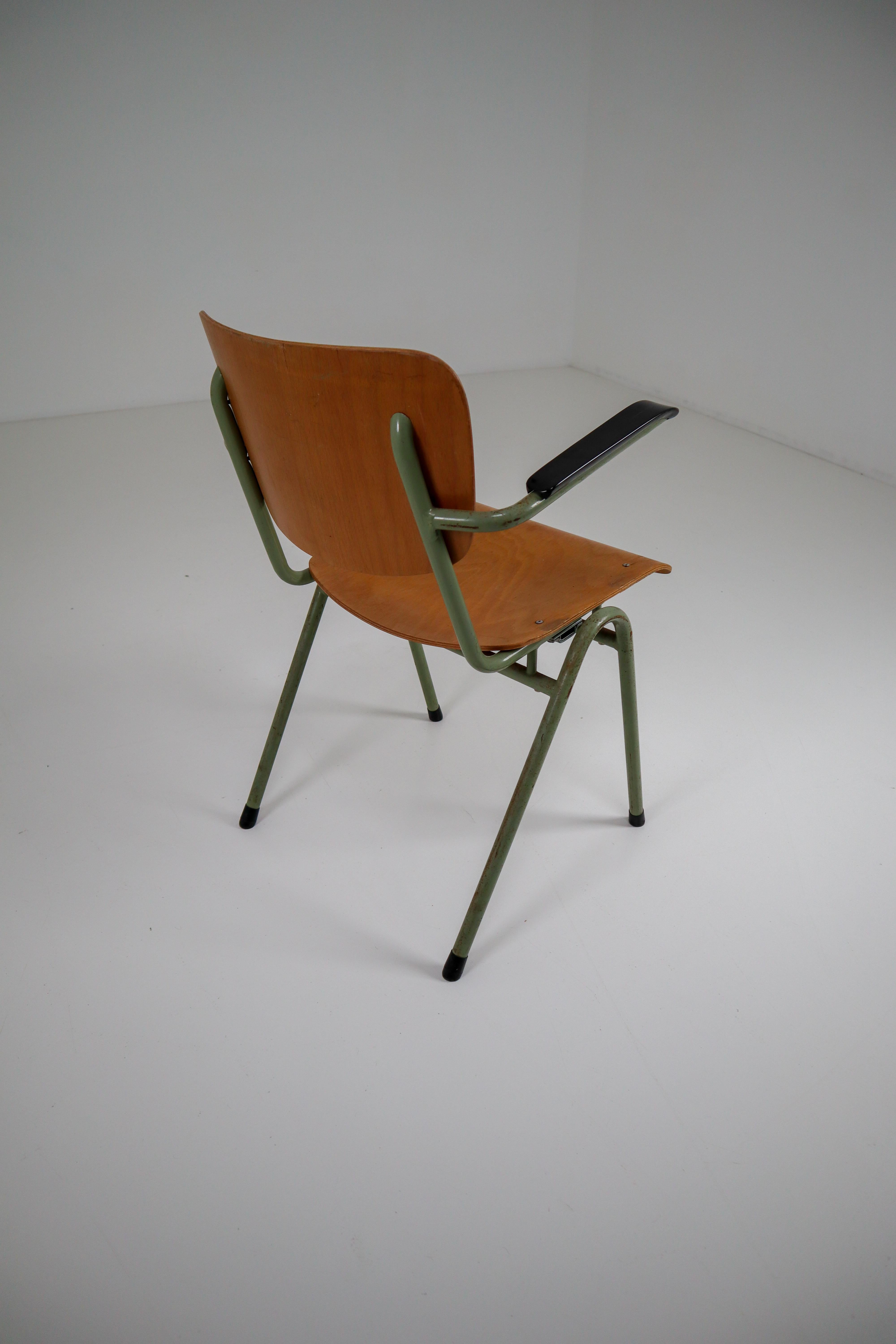 100 Green Patinated Dutch Design Industrial Plywood Armchairs, 1960s (Niederländisch)