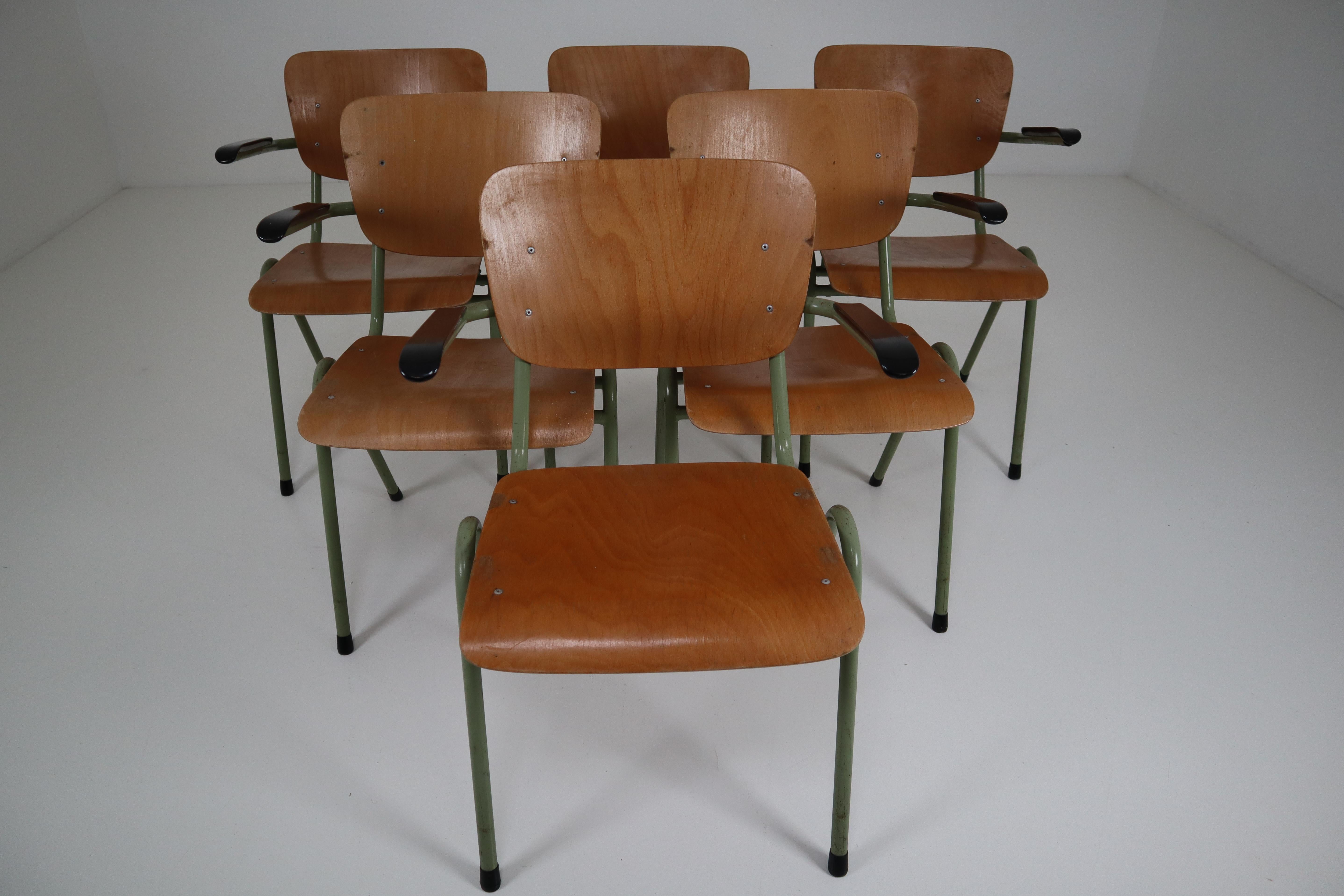 100 Green Patinated Dutch Design Industrial Plywood Armchairs, 1960s im Zustand „Gut“ in Almelo, NL