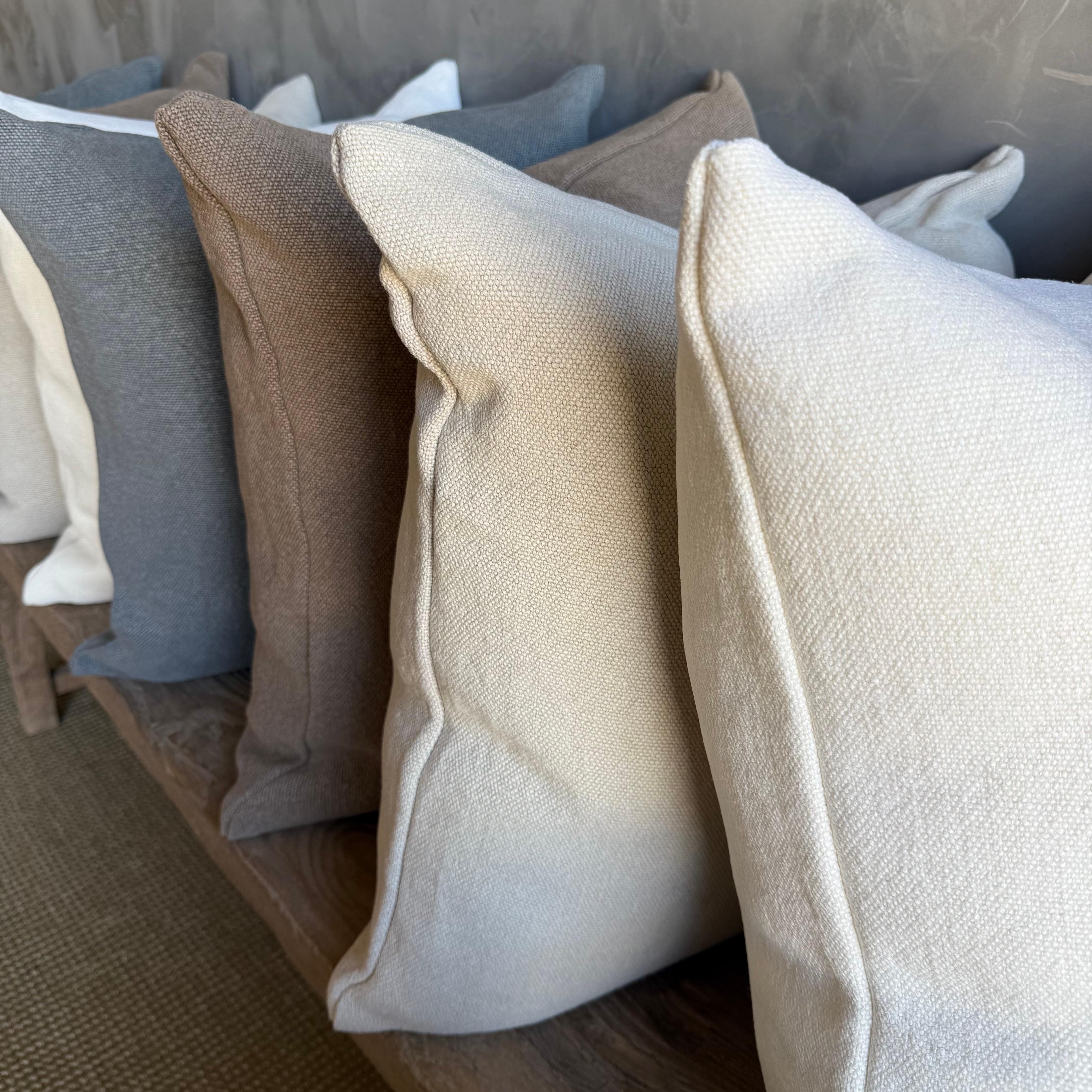 Almohada 100% cáñamo con inserto de plumón en blanco ostra en venta 2