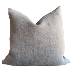 Kissen aus 100% Hanf mit Daunenfüllung in Stone