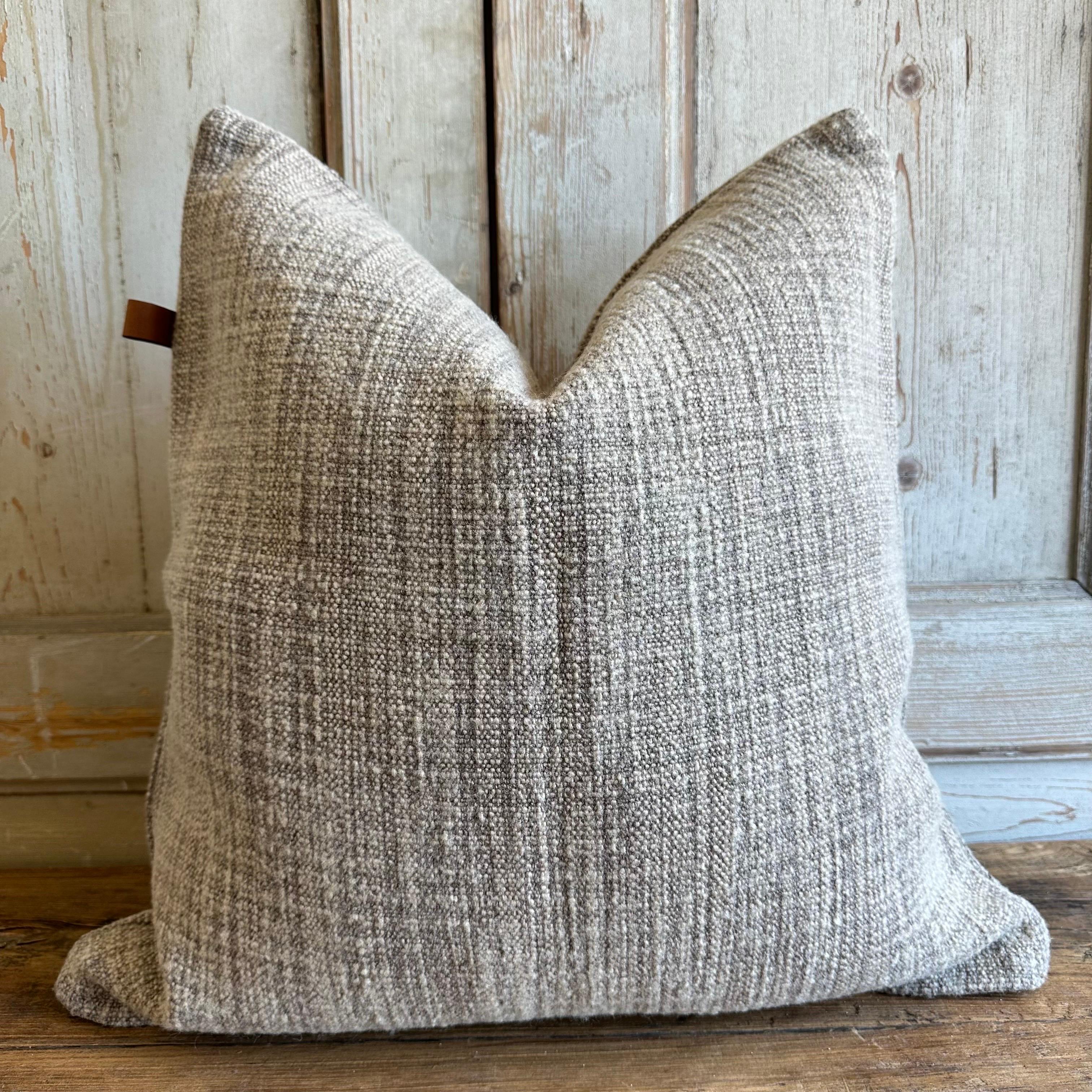 100% Linen and Wool Pillow For Sale 7