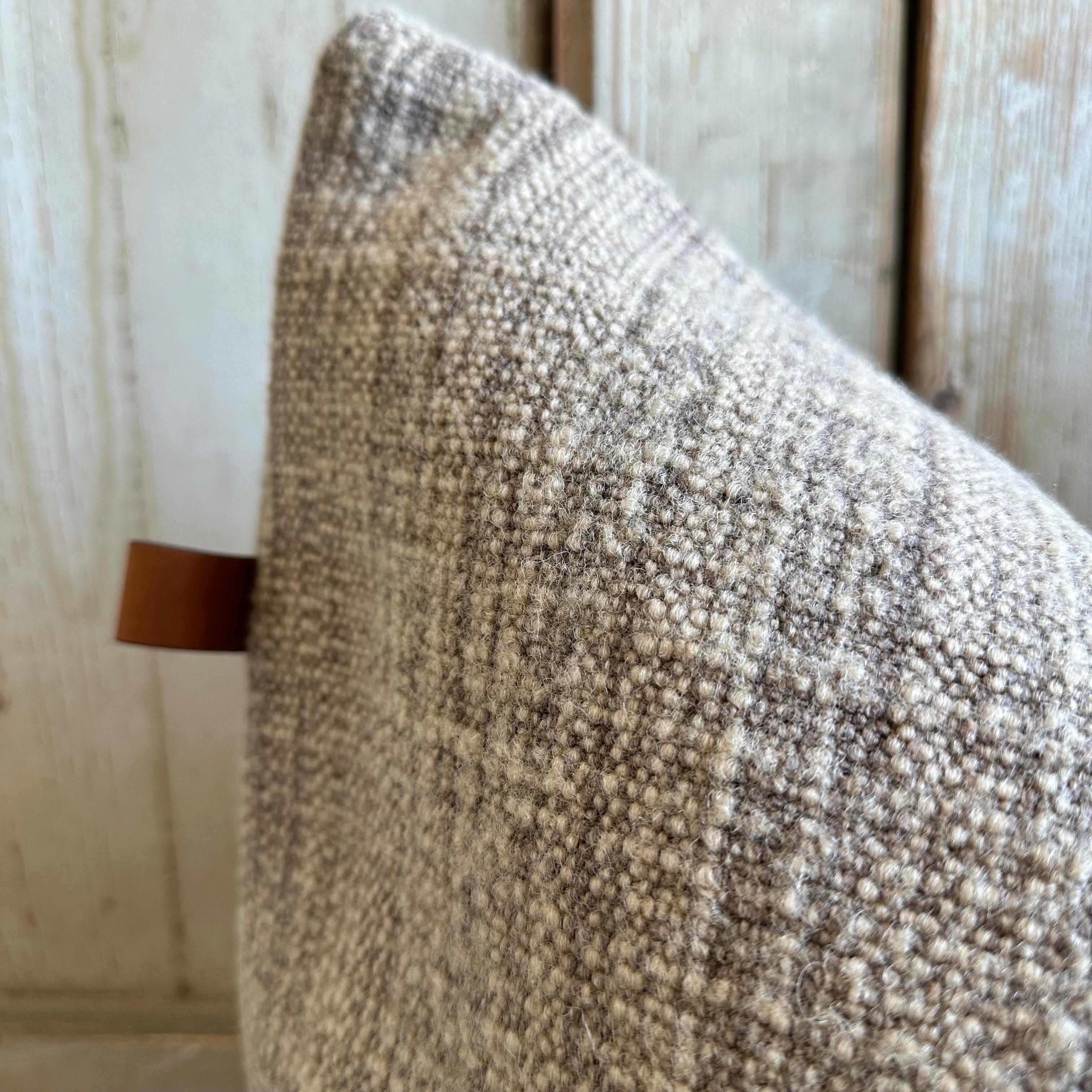 100% Linen and Wool Pillow For Sale 2