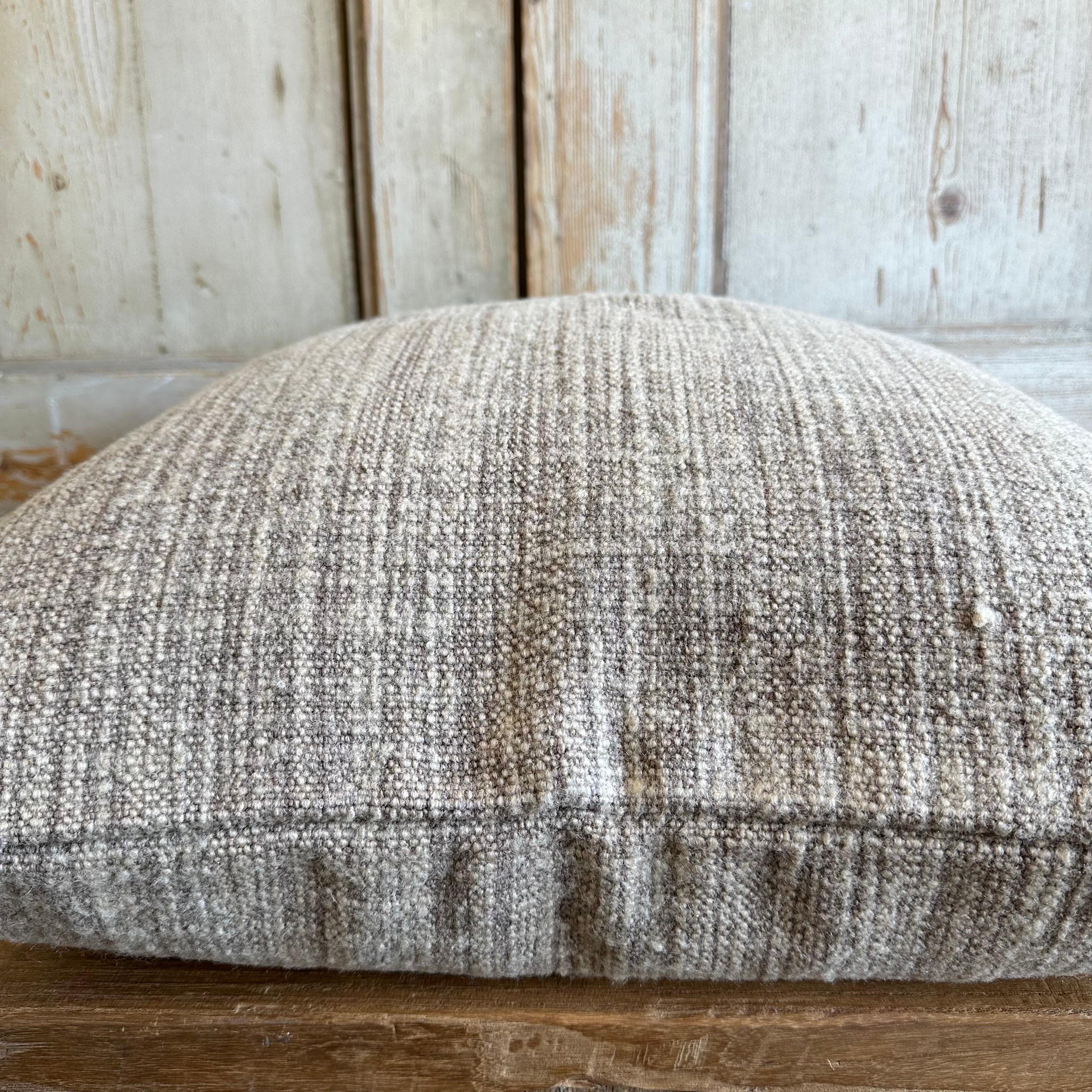100% Linen and Wool Pillow For Sale 4