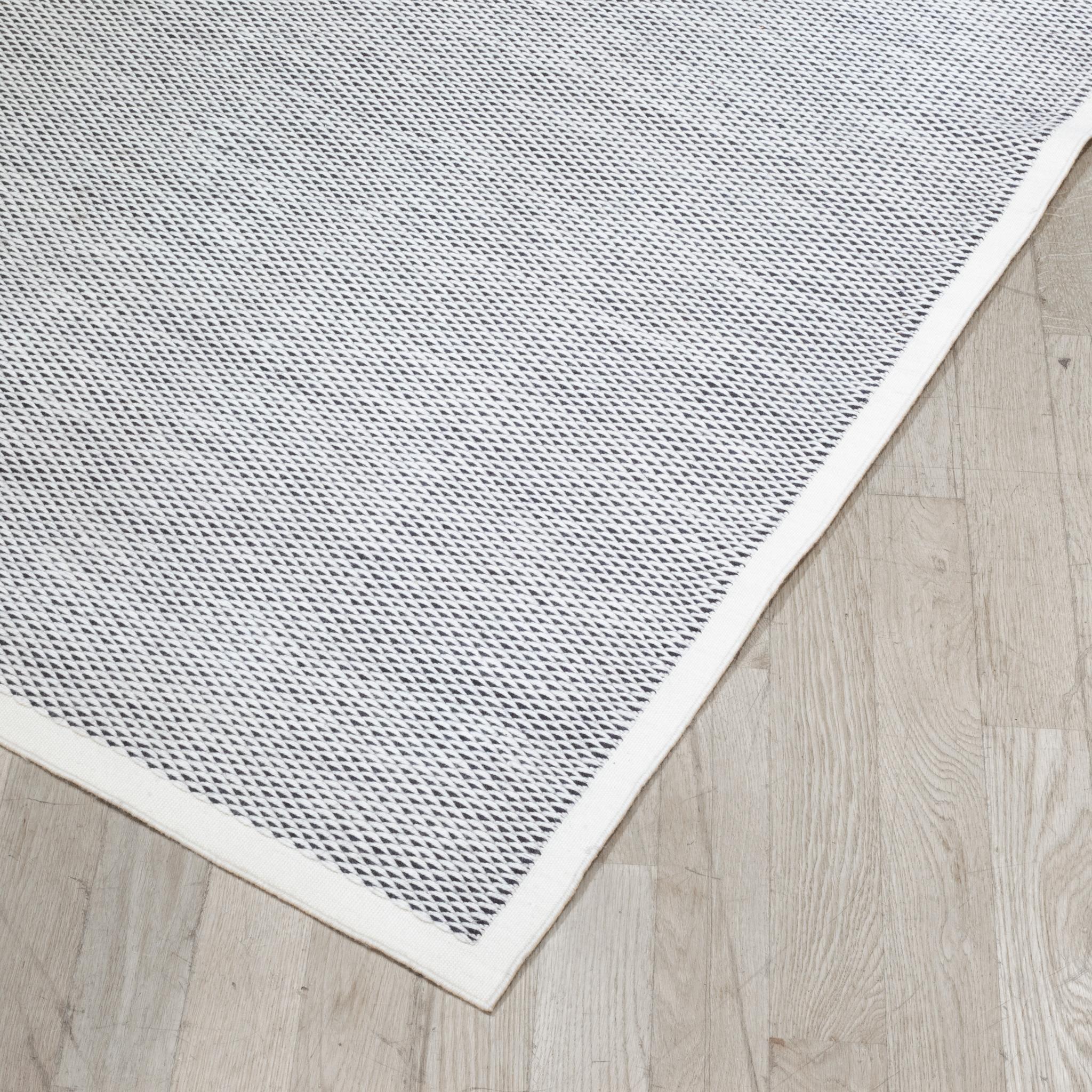 Modern 100% Merino Wool Lyxx Area Rug by Fells Andes 5' x 7' (FREE SHIPPING) For Sale