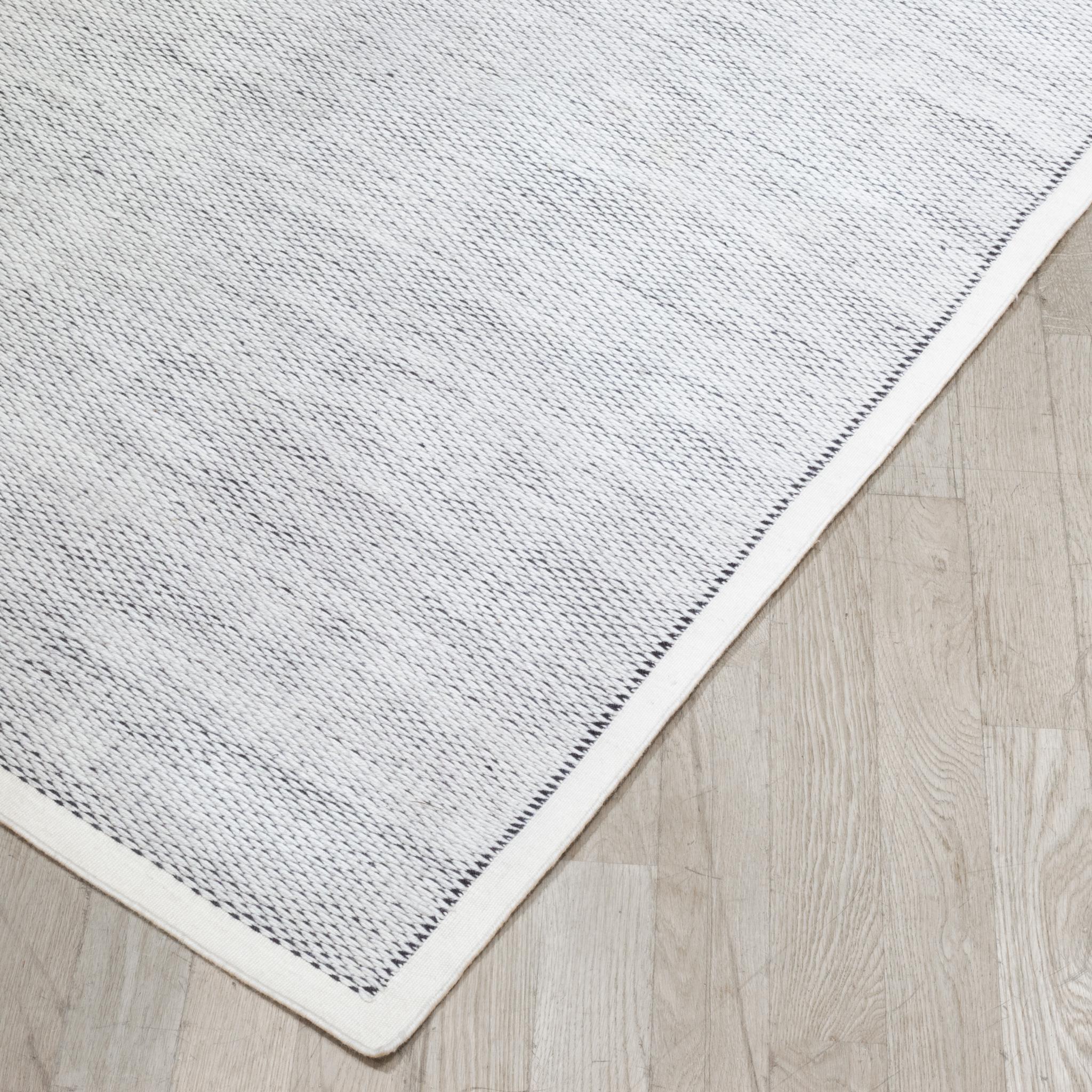 Hand-Woven 100% Merino Wool Lyxx Area Rug by Fells Andes 5' x 7' (FREE SHIPPING) For Sale
