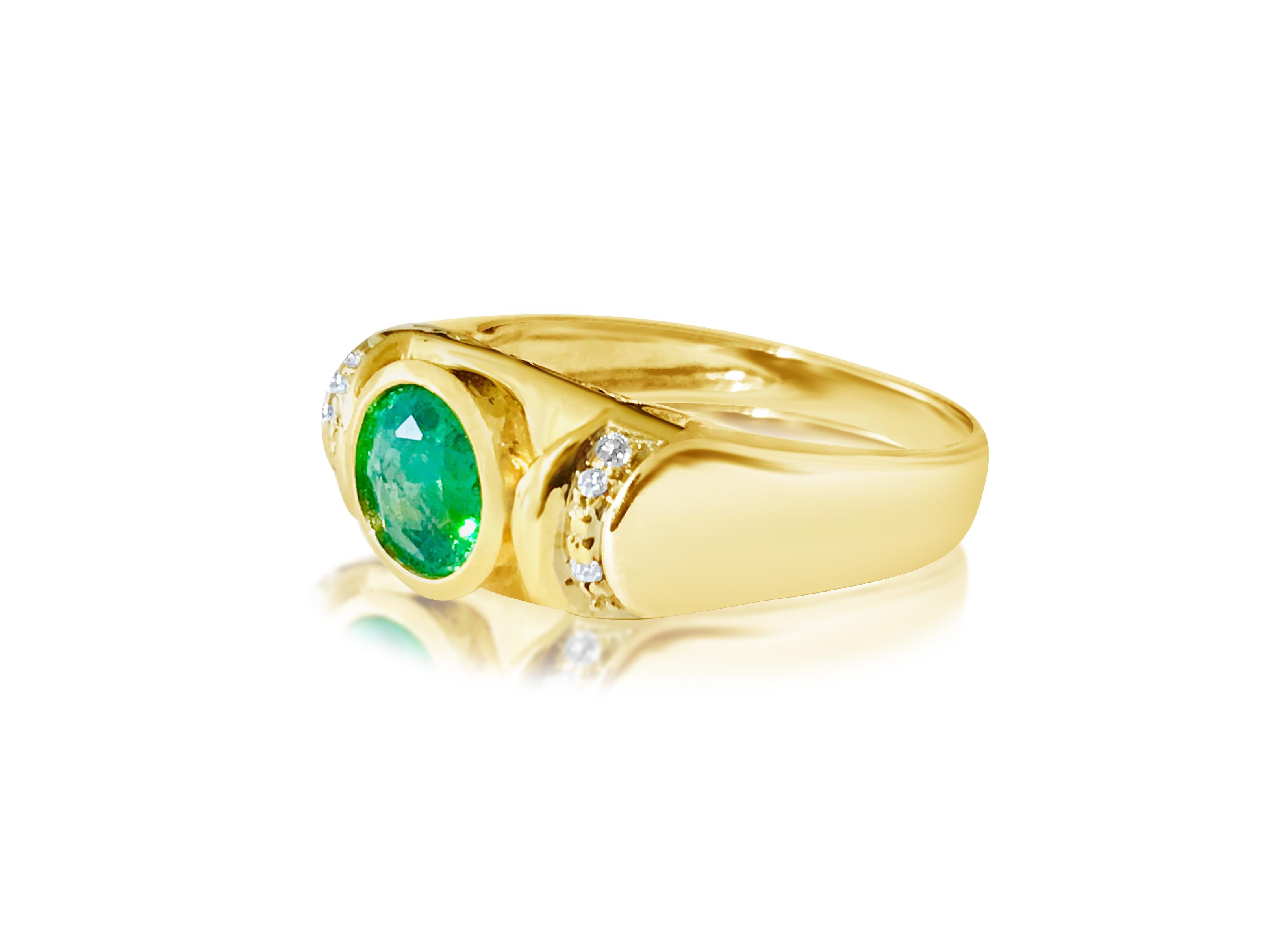 Women's 100% Natural Emerald & Diamond Ring in 14kt Gold For Sale