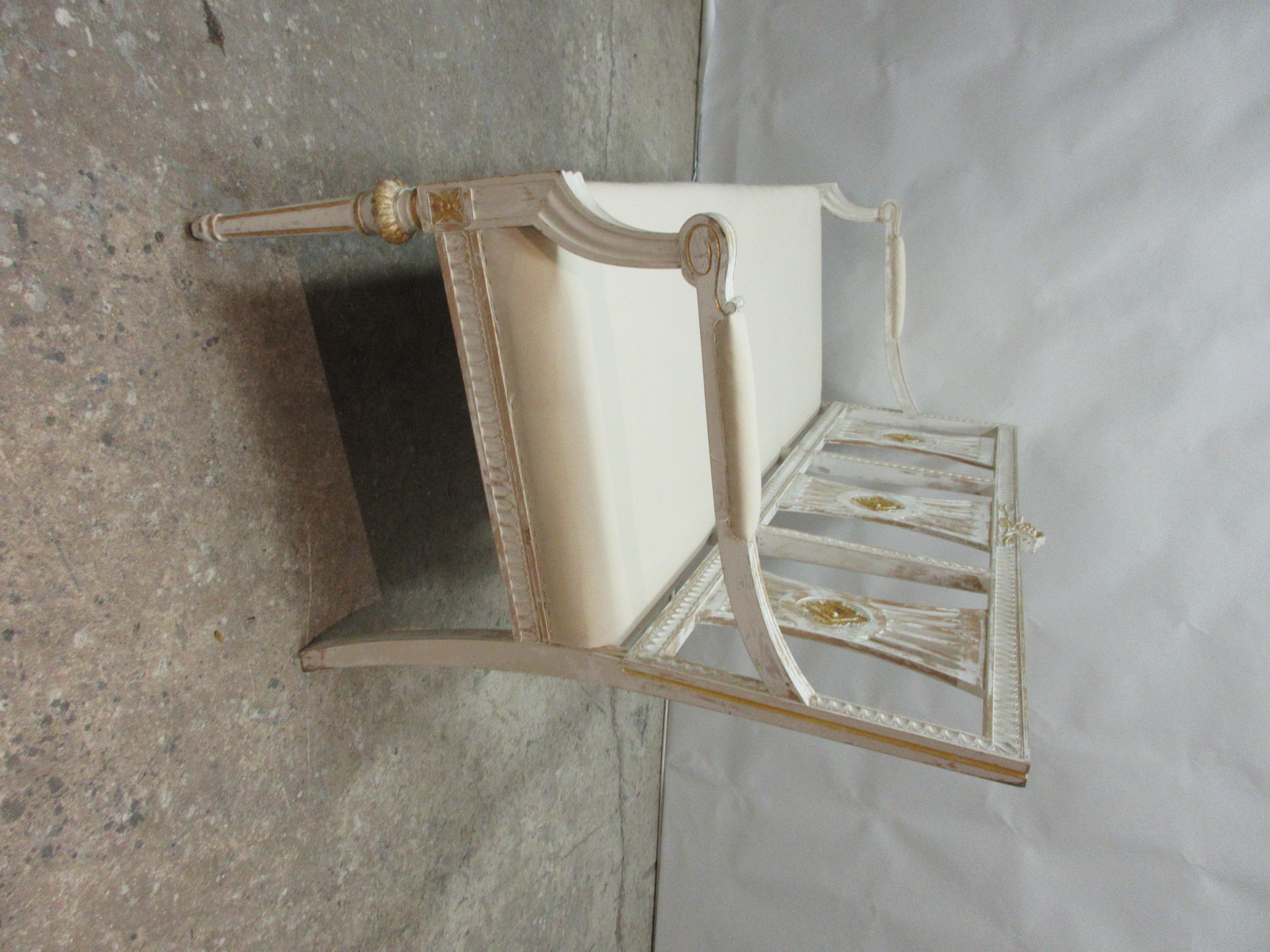 100% Original Painted Swedish Gustavian Settee For Sale 2