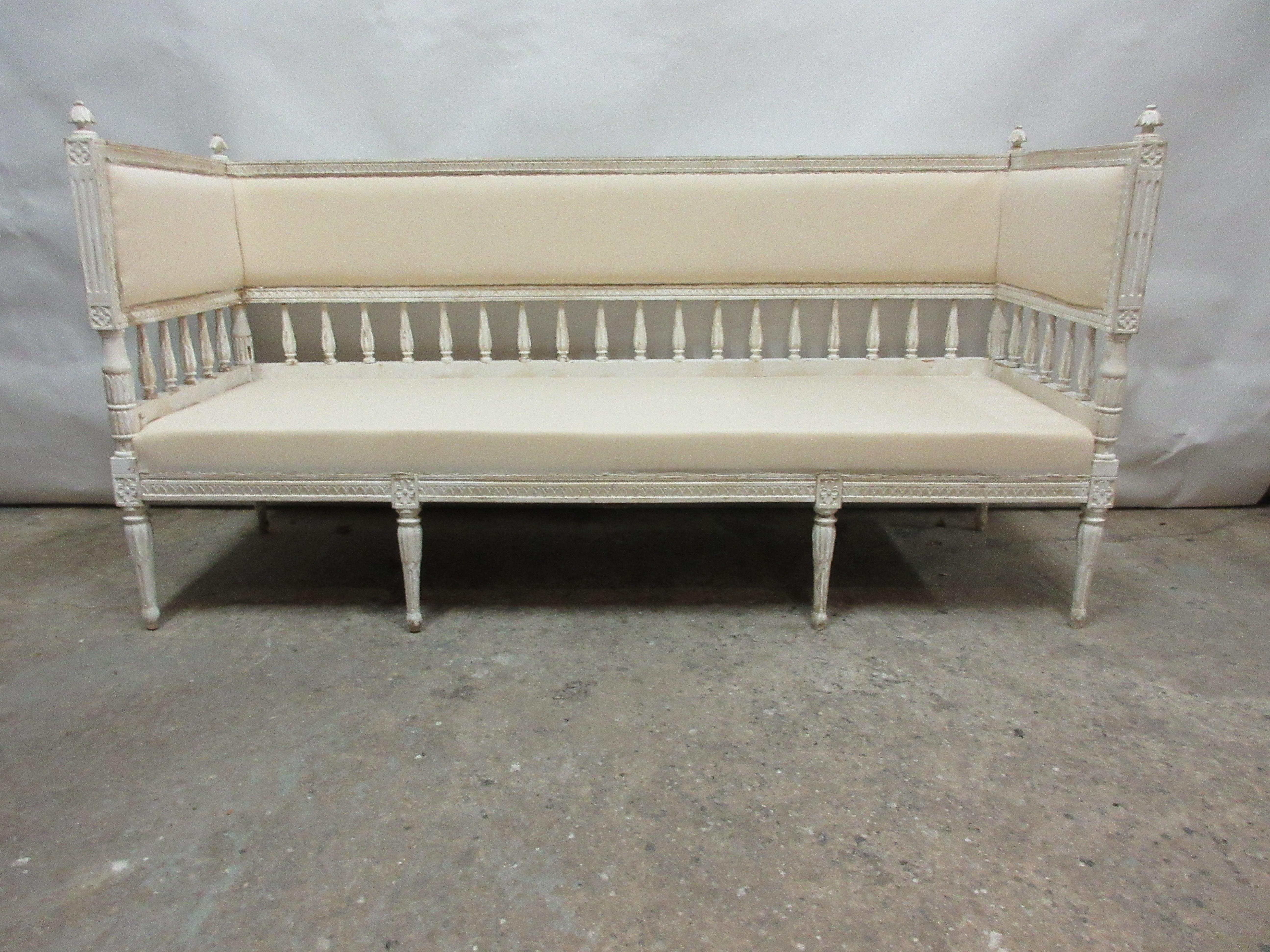 100% Original Painted Swedish Gustavian Sofa In Good Condition In Hollywood, FL