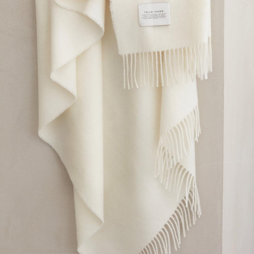 100% Peruvian Royal Baby Alpaca-Dimma Cream Throw by Fells/Andes-FREE SHIPPING In New Condition For Sale In San Francisco, CA