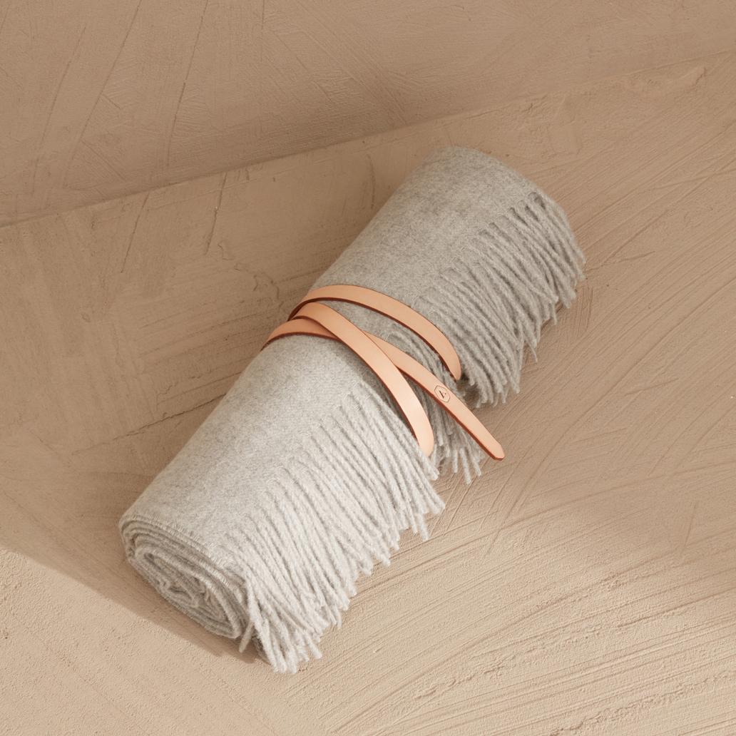 Moderno 100% Peruvian Royal Baby Alpaca-Dimma Grey Throw di Fells/Andes in vendita