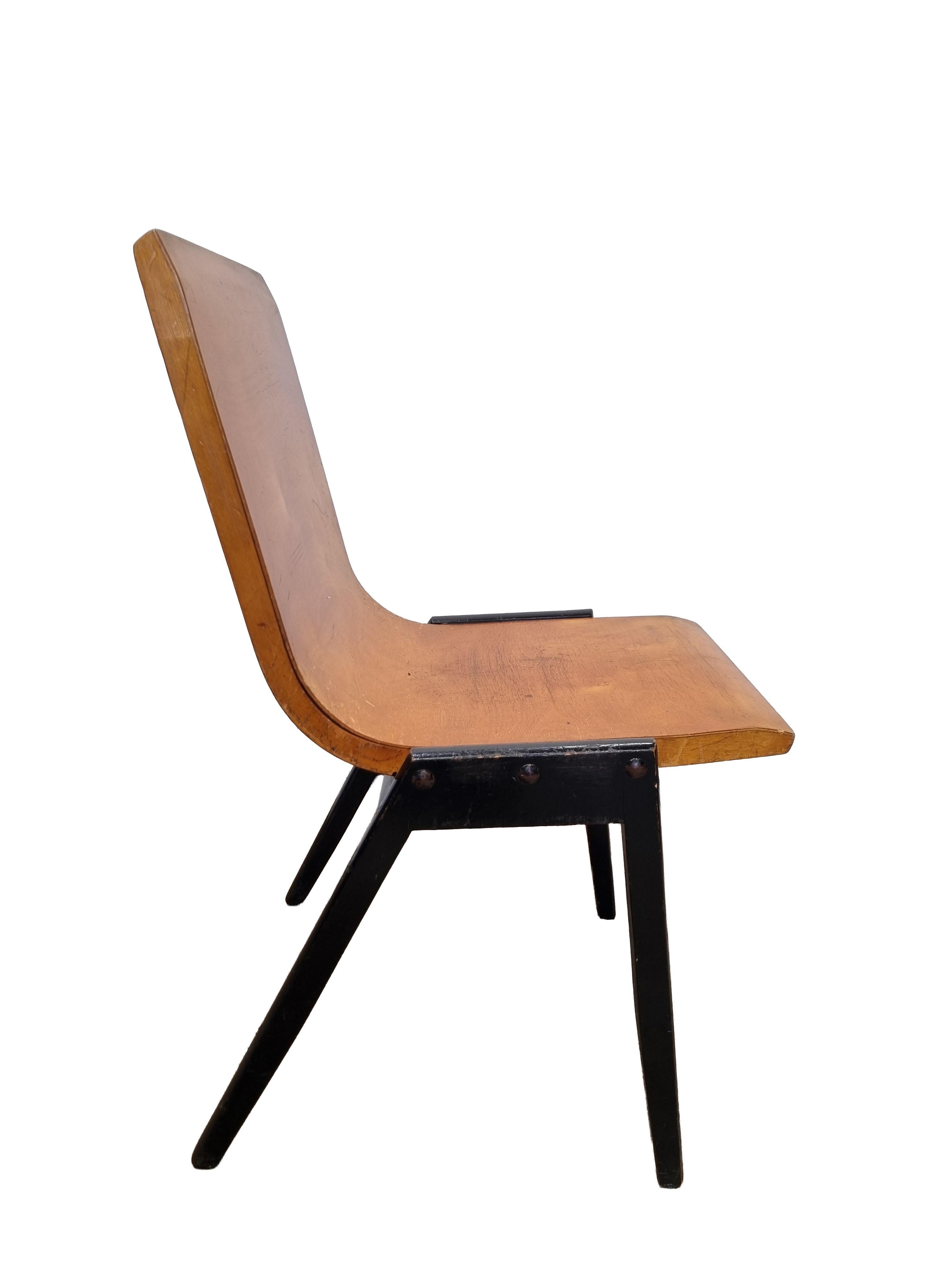 100+ Roland Rainer Stapelstühle - Wiener Stadthalle, 1952 - Gebogenes Sperrholz & Wo im Angebot 3