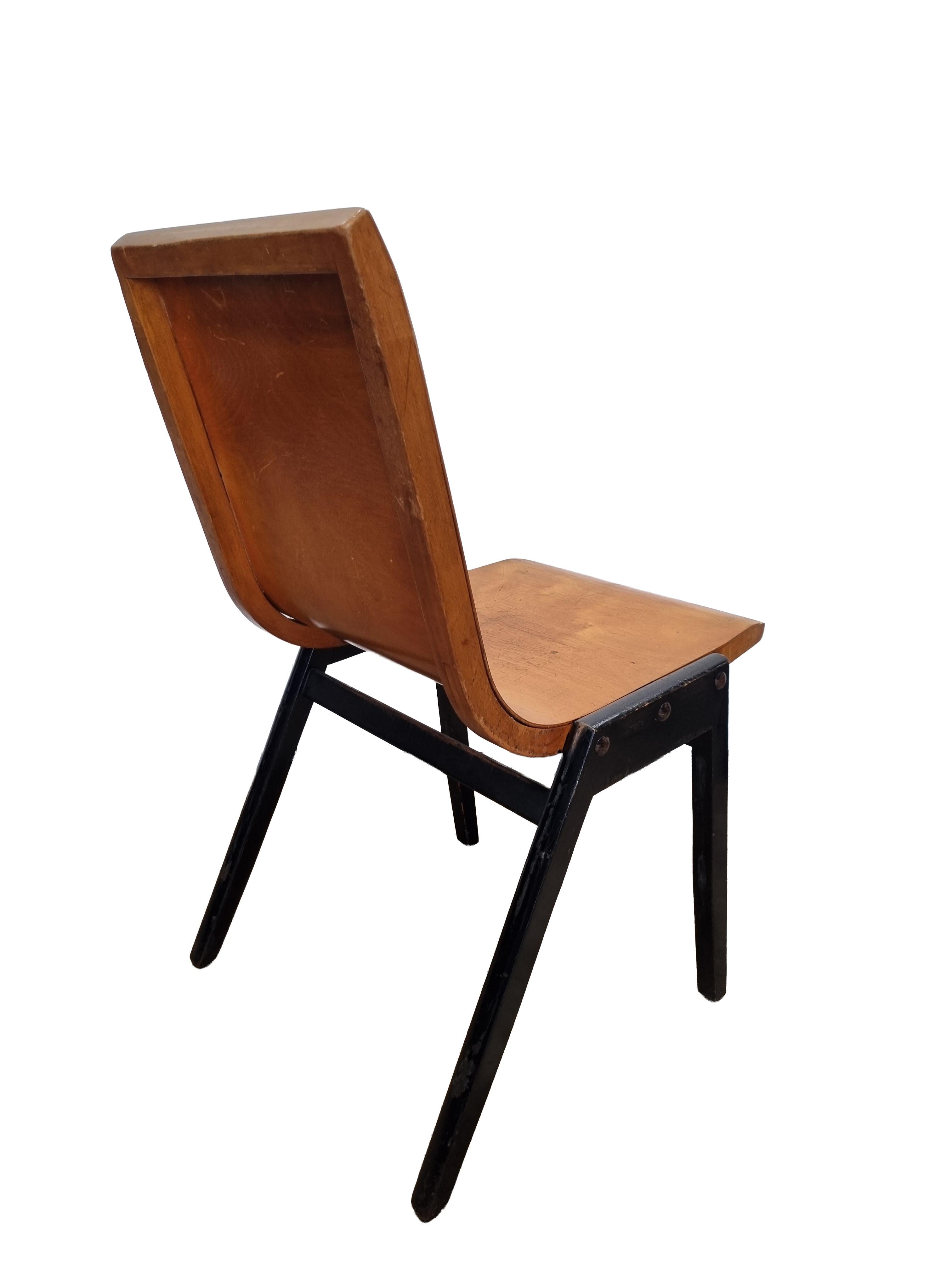 100+ Roland Rainer Stapelstühle - Wiener Stadthalle, 1952 - Gebogenes Sperrholz & Wo im Angebot 4