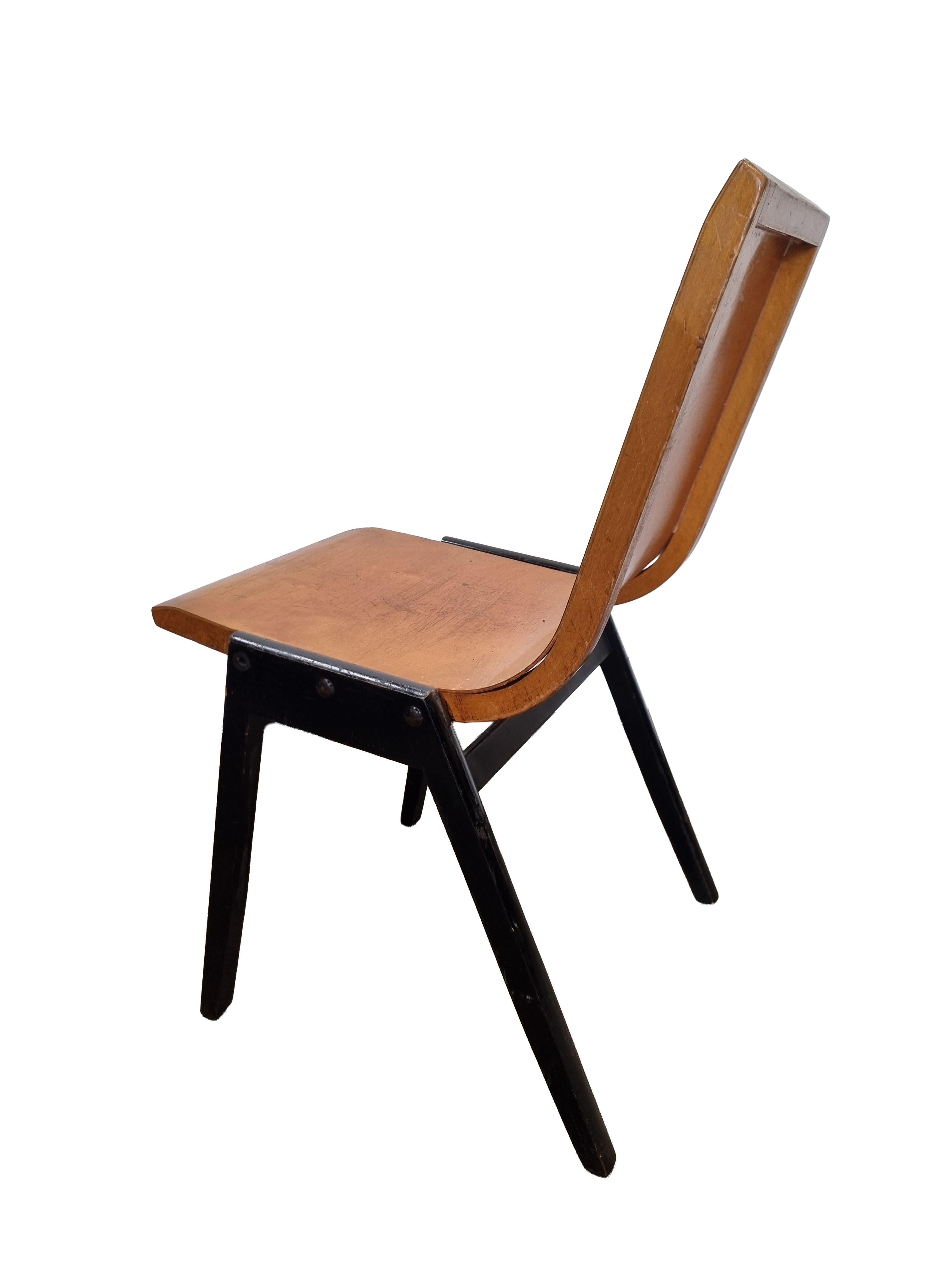100+ Roland Rainer Stapelstühle - Wiener Stadthalle, 1952 - Gebogenes Sperrholz & Wo im Angebot 6