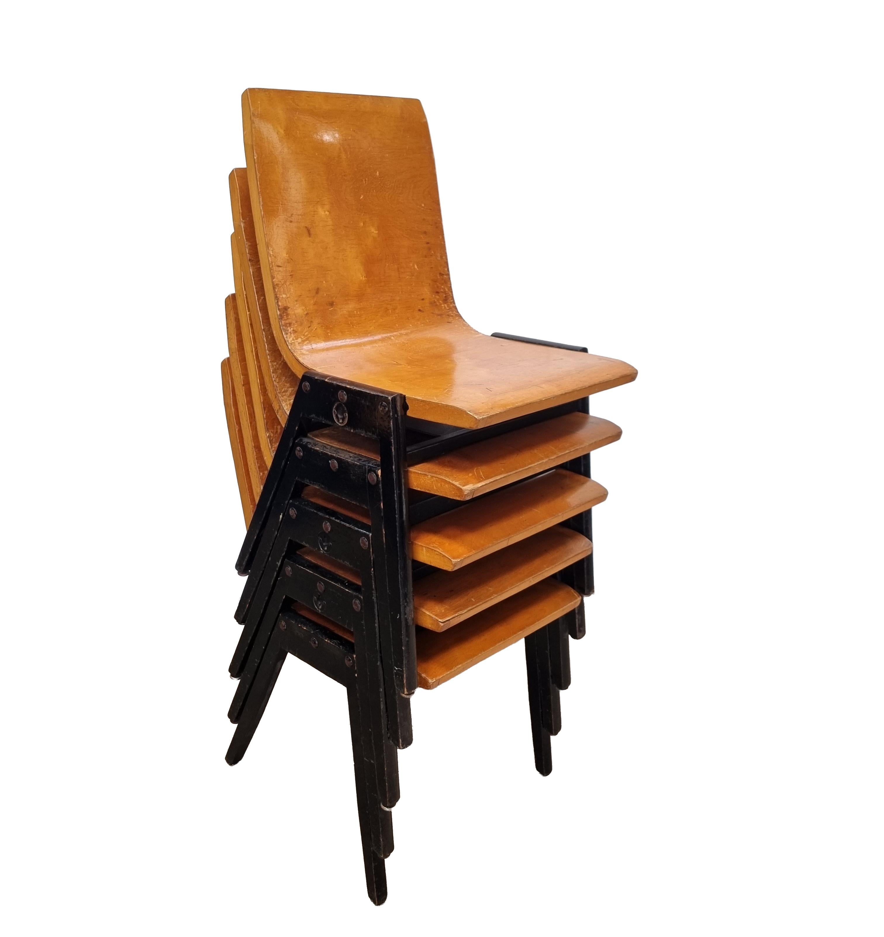 100+ Roland Rainer Stapelstühle - Wiener Stadthalle, 1952 - Gebogenes Sperrholz & Wo im Angebot 9