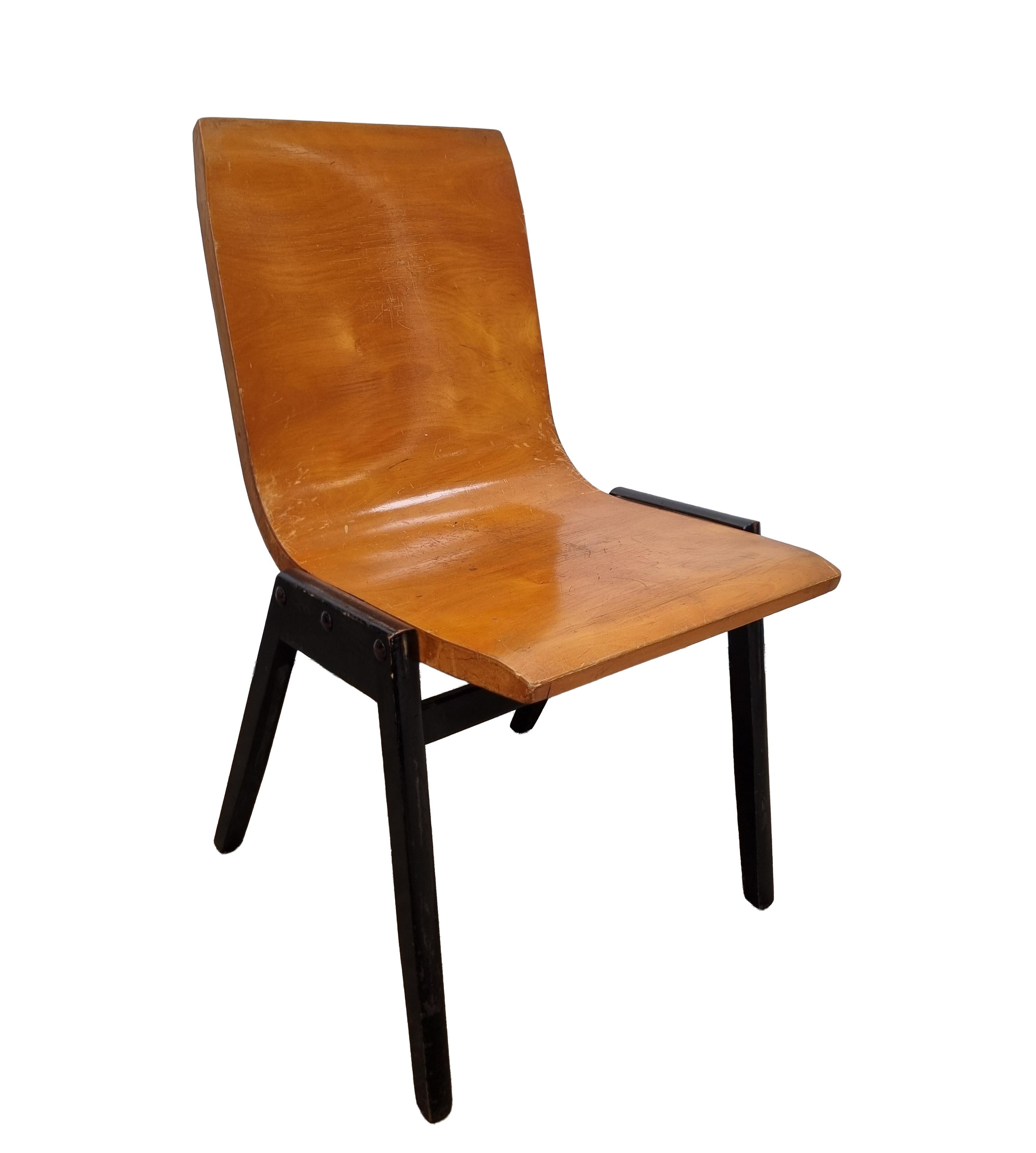 100+ Roland Rainer Stapelstühle - Wiener Stadthalle, 1952 - Gebogenes Sperrholz & Wo im Angebot 2