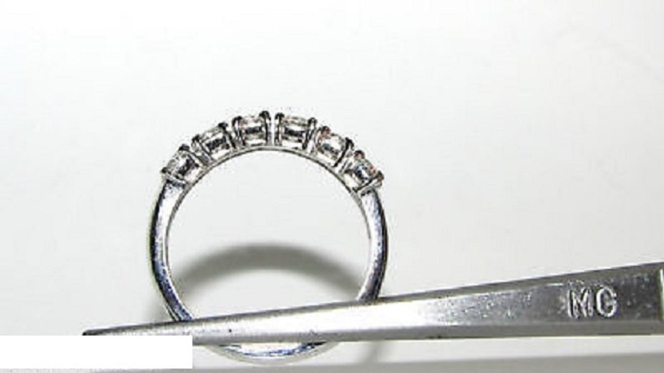 1.00 Round Cut Diamonds Band Ring Modern A+ G/VS In New Condition For Sale In New York, NY