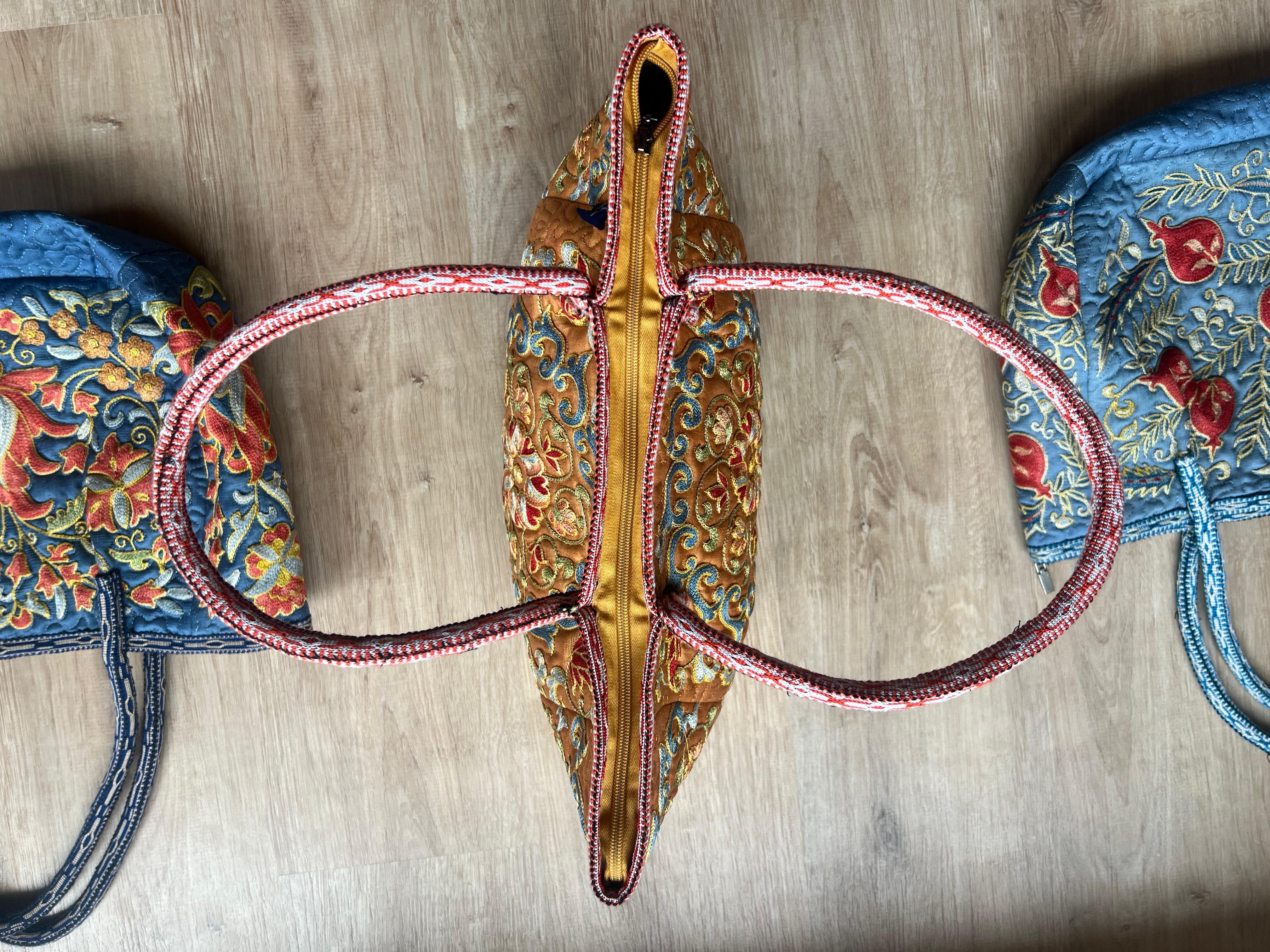 100% Silk Luxury Embroidered Suzani Handbag. Hobo Tote Bucket Bag. Tote Bag In New Condition For Sale In Spring Valley, NY