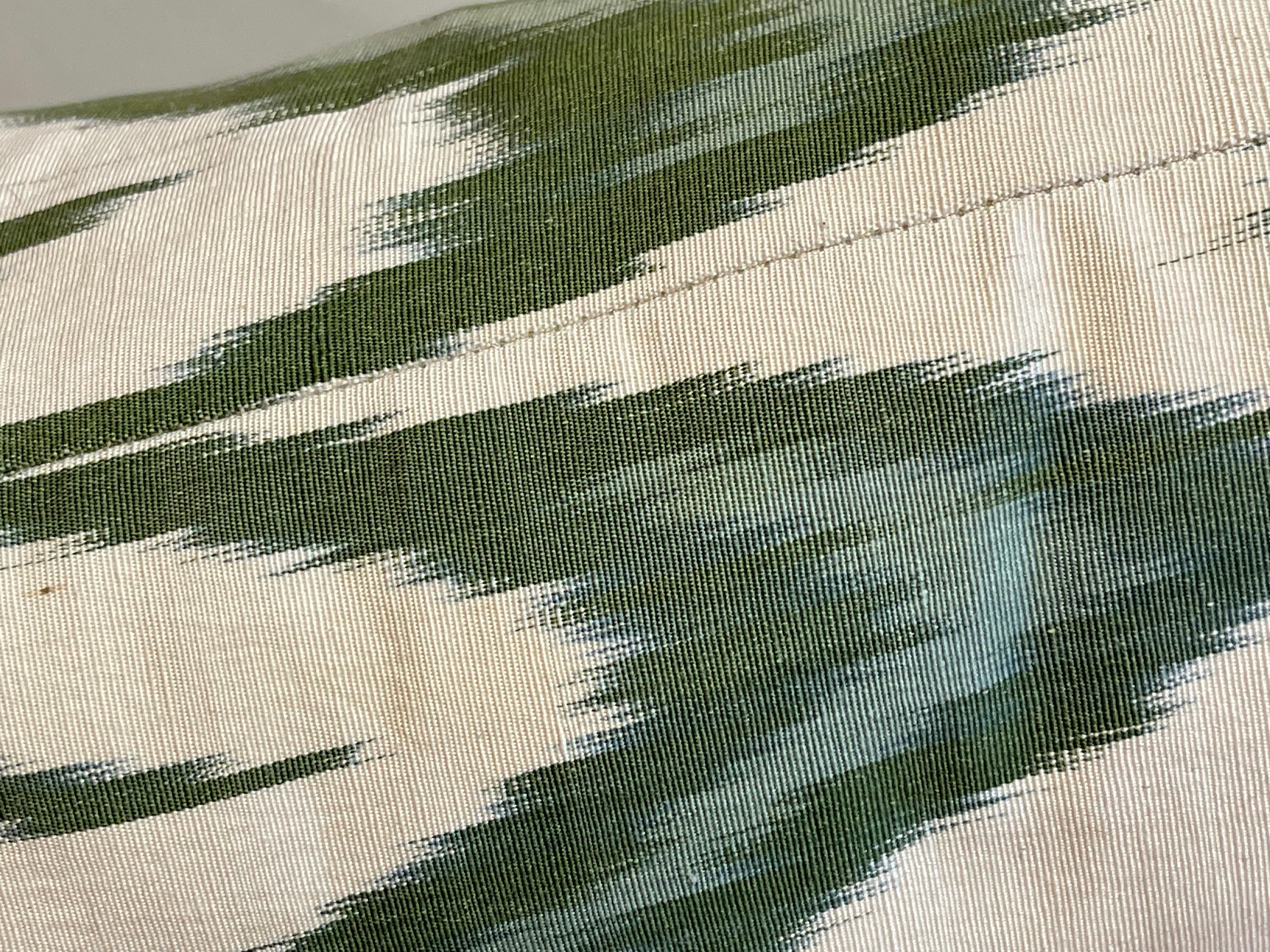 %100 Seide & Naturfarben, Ikat-Kissenbezug – Usbekistan Modernes Kissen (Pflanzlich gefärbt)
