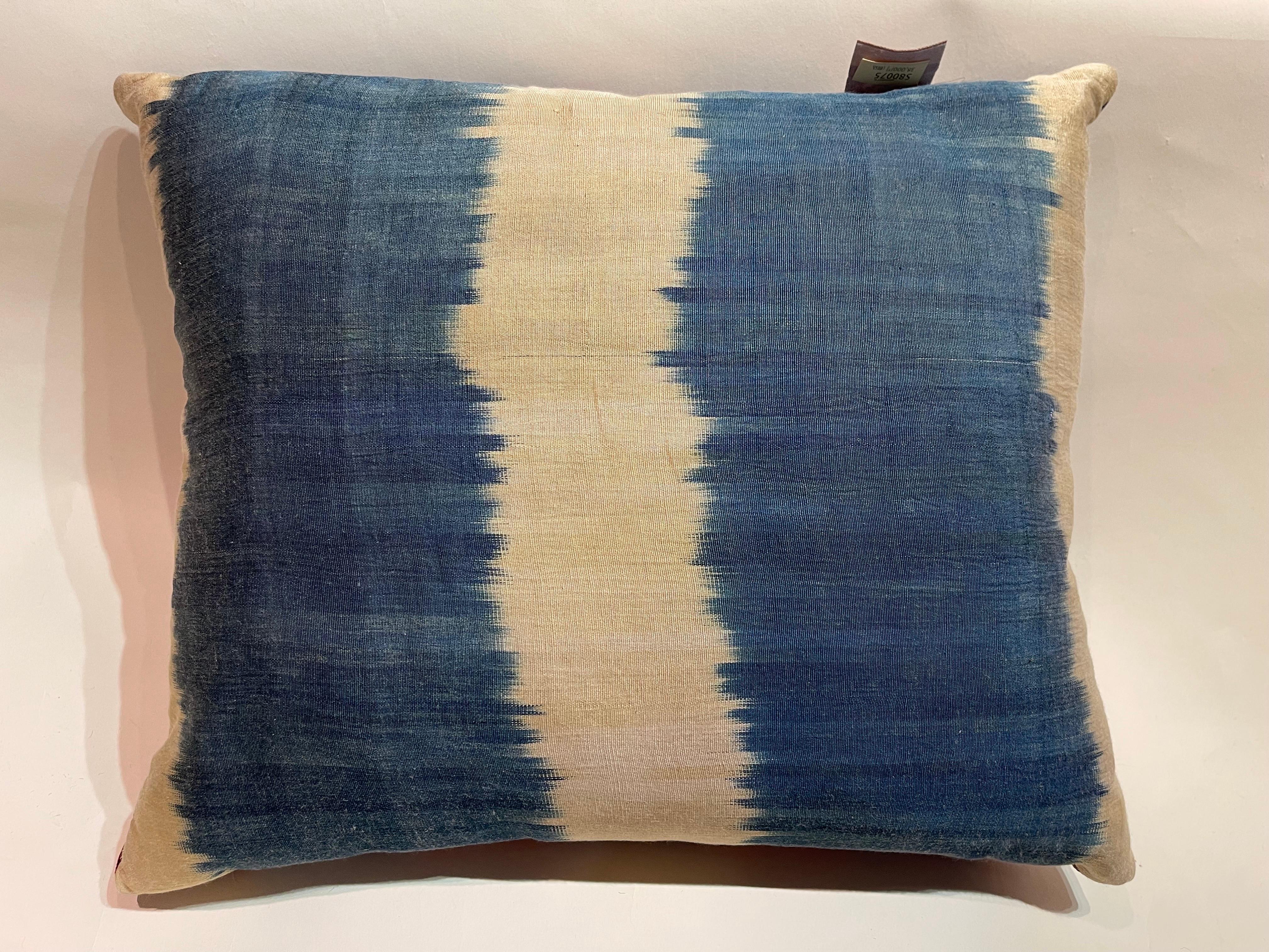 %100 Silk, Natural Dye Ikat & Suzani Cushion Cover, Uzbekistan Modern Pillow In New Condition For Sale In Tokyo, JP