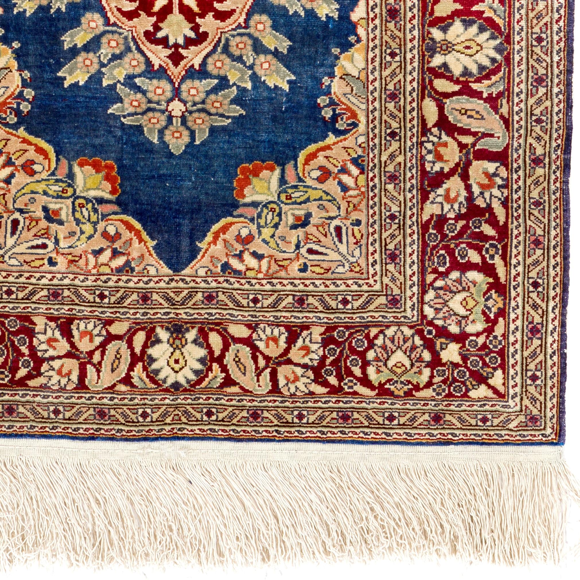100% Silk Vintage Turkish Kayseri Accent Rug, Handmade Wall Hanging. 2x3 Ft In Good Condition For Sale In Spring Valley, NY