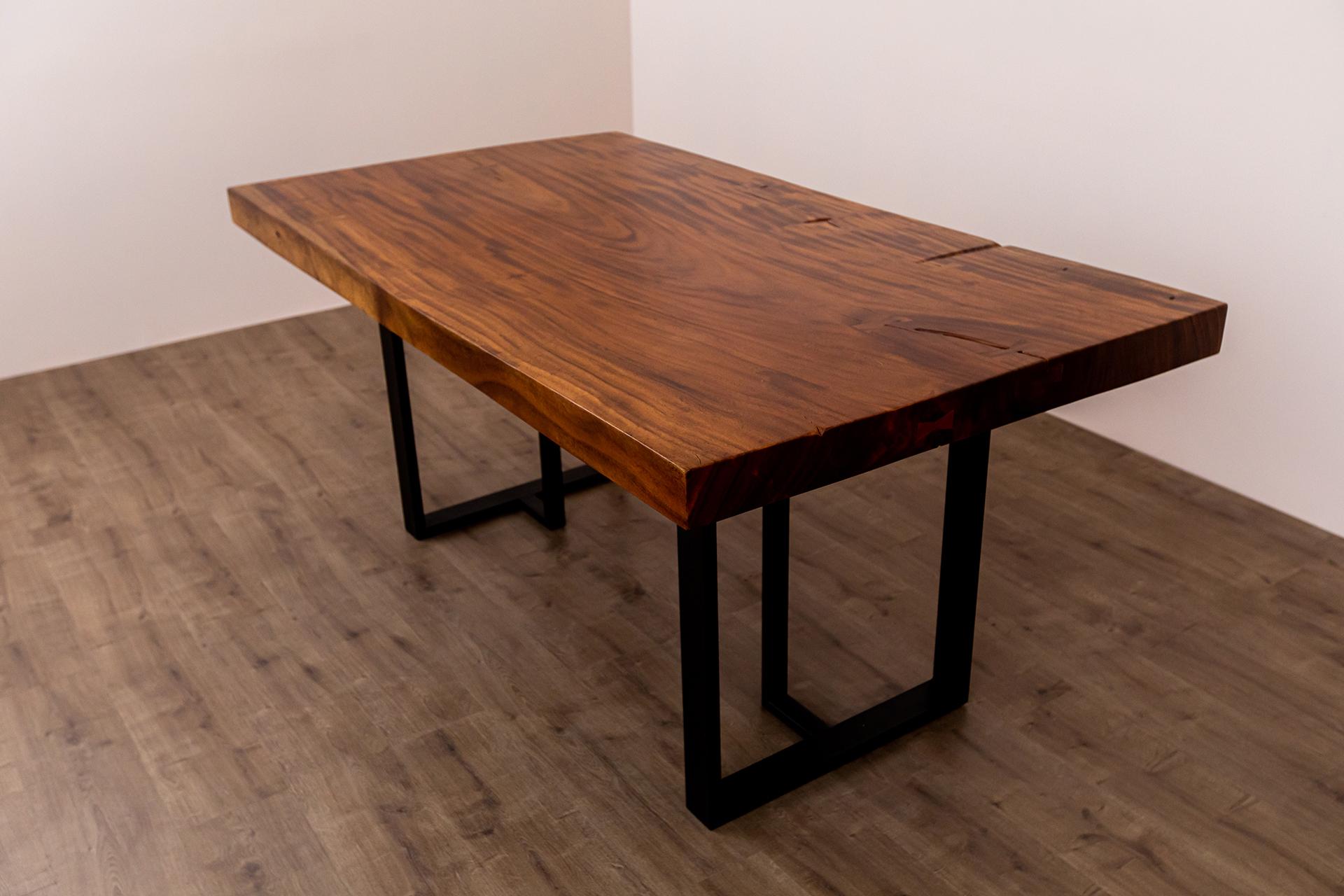 Losa 100% maciza de nogal de Siam / acacia con patas de acero negro en Nuevo estado para la venta en Buffalo, WY