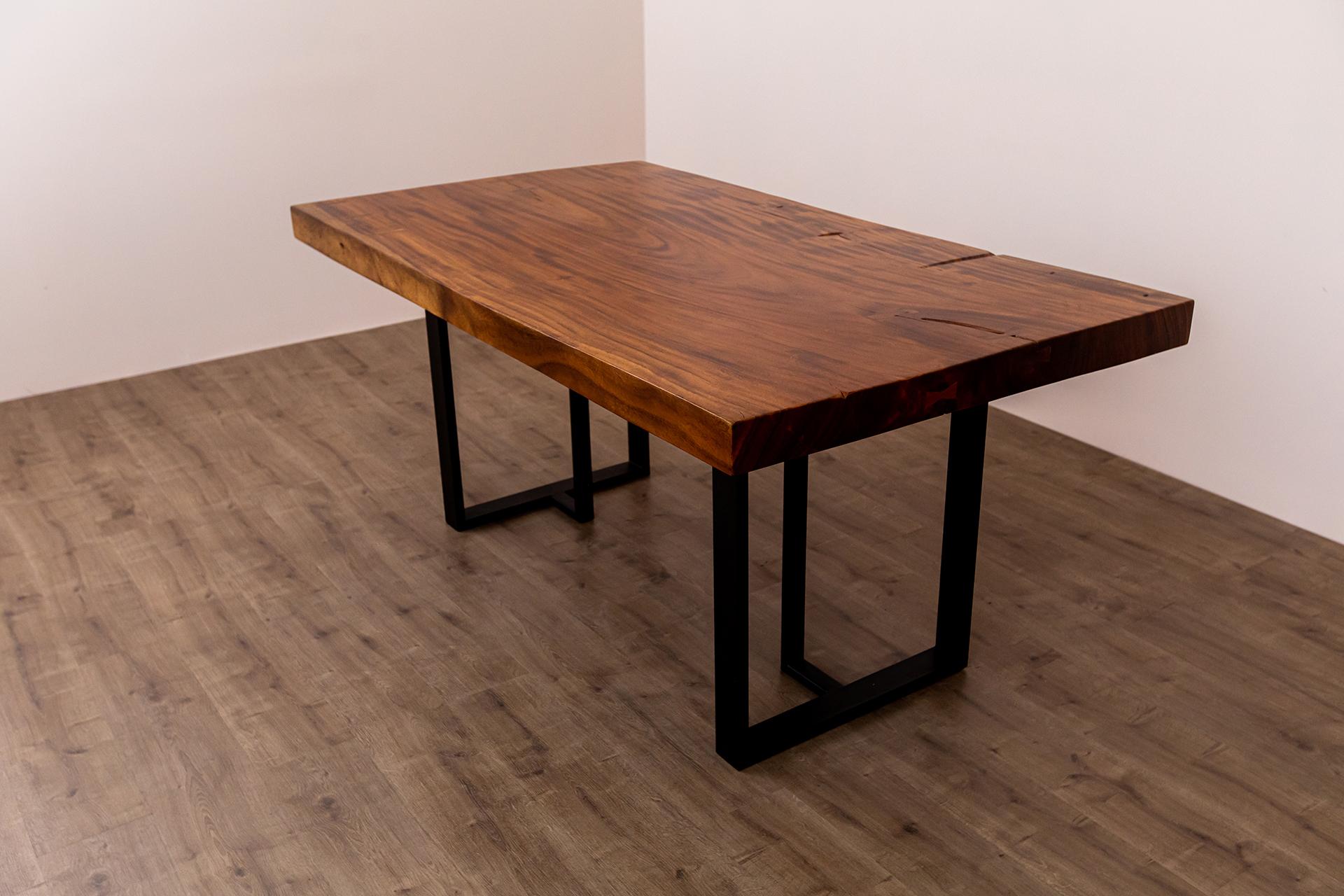 Losa 100% maciza de nogal de Siam / acacia con patas de acero negro Siglo XXI y contemporáneo en venta