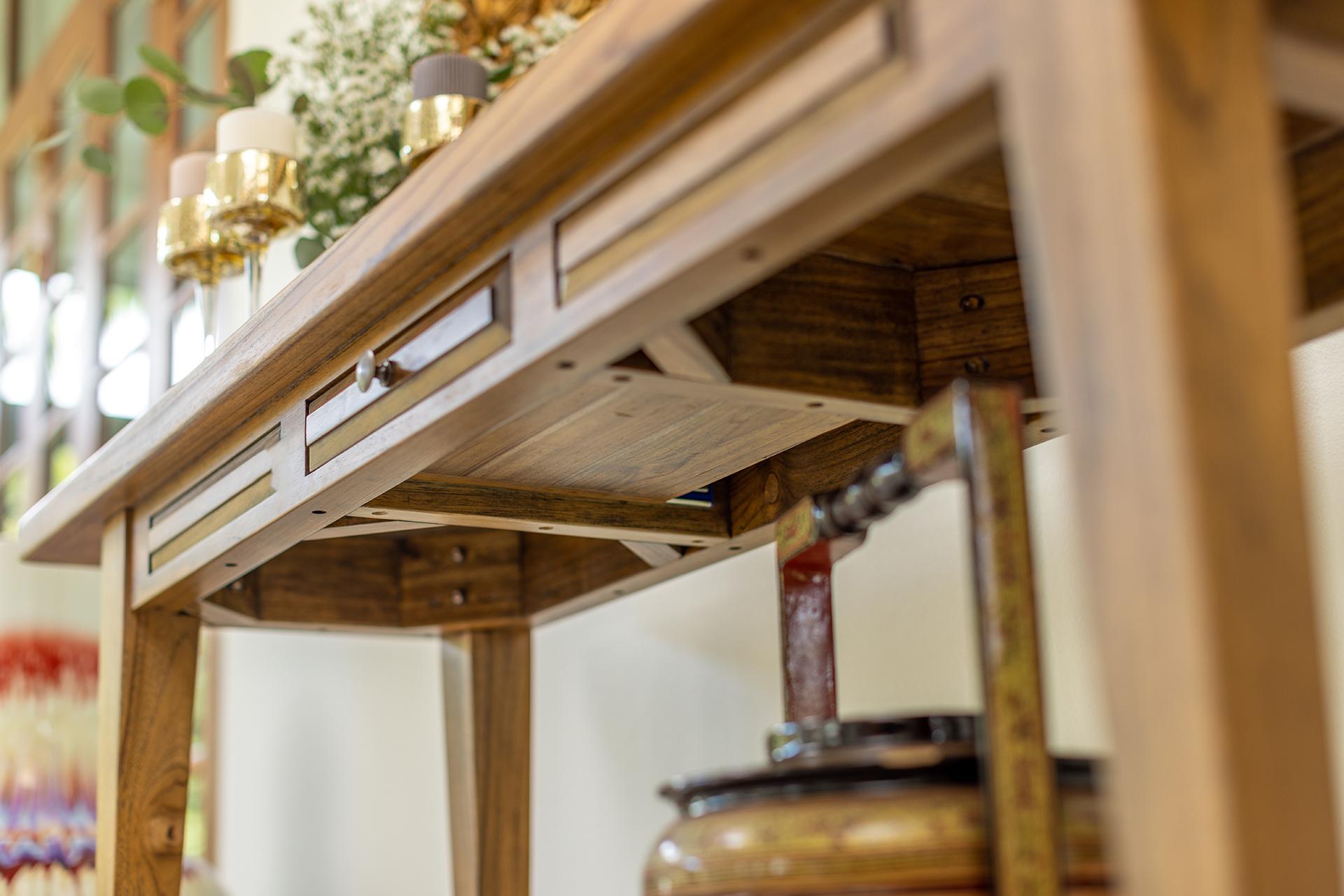 100% Solid Teak Console Table in a Natural Finish In New Condition For Sale In Buffalo, WY