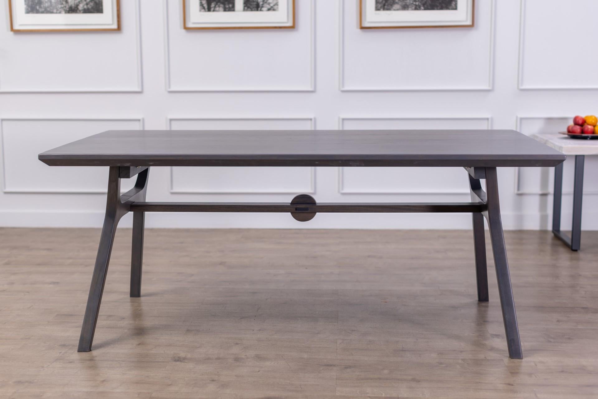 Mid-Century Modern Table de salle à manger du milieu du siècle en teck massif à 100 % anthracite fumé en vente