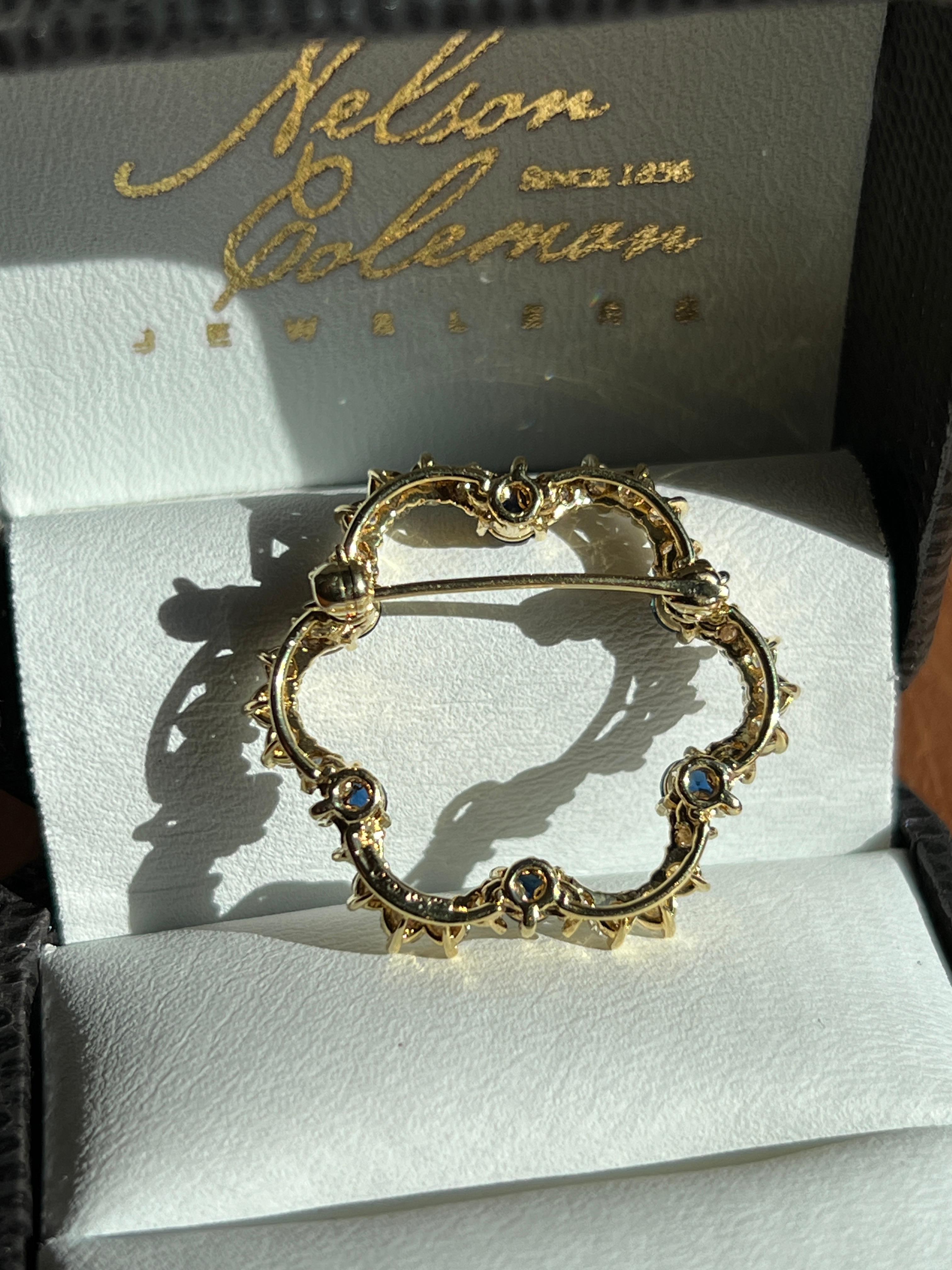Contemporaneo Spilla in oro giallo 18 carati con diamante 1,00 TCW e zaffiro blu scuro in vendita