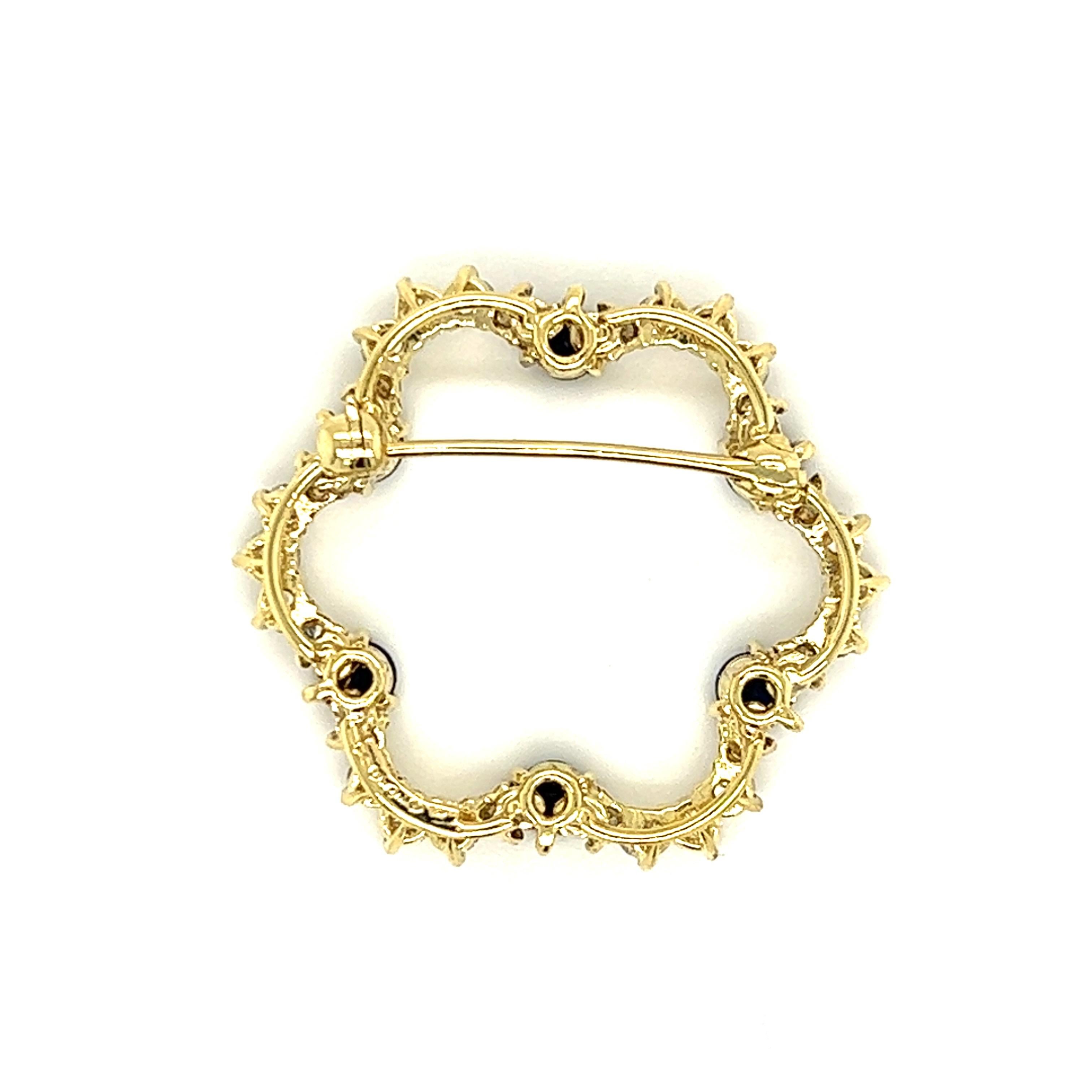 Spilla in oro giallo 18 carati con diamante 1,00 TCW e zaffiro blu scuro in vendita 2