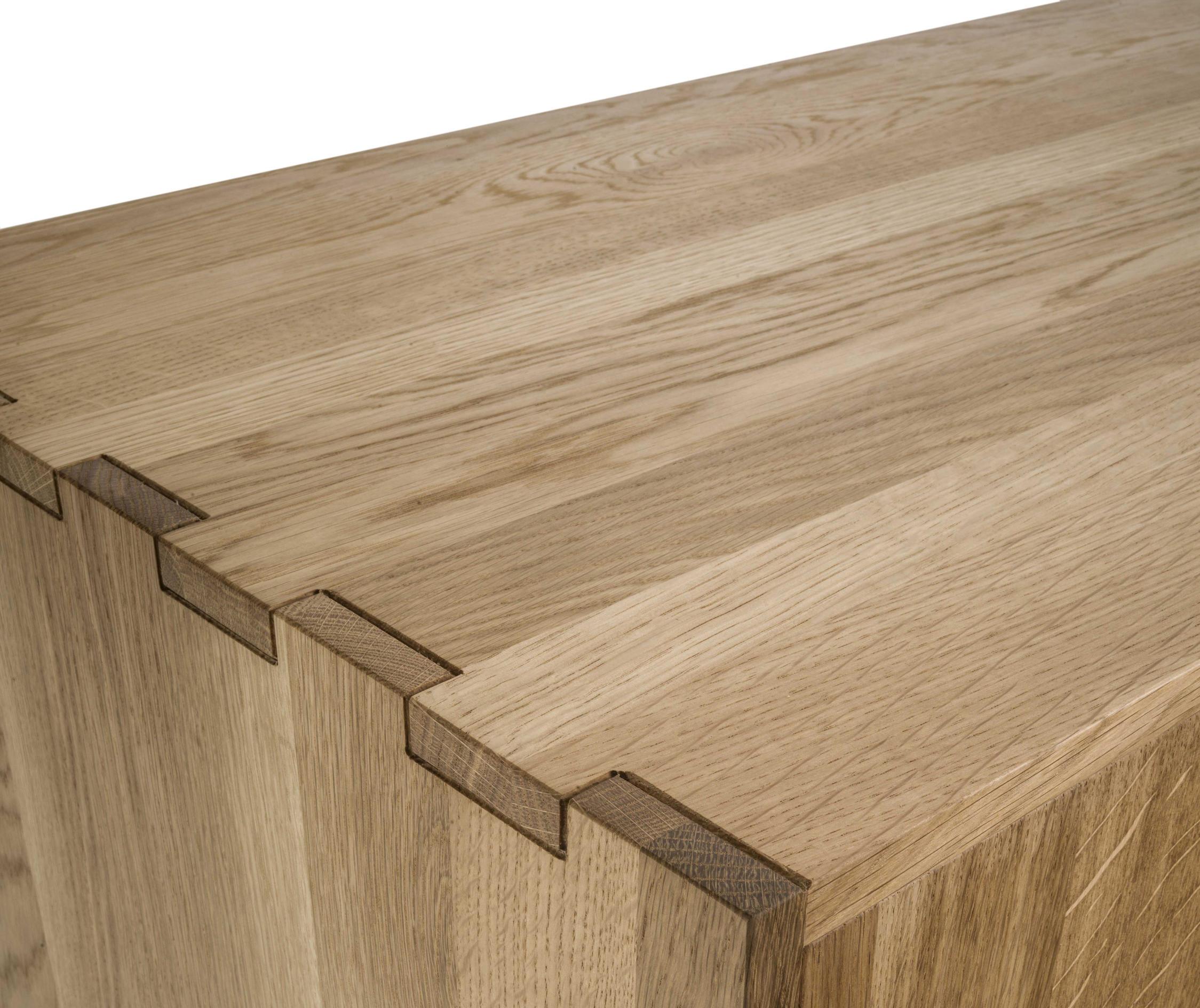 Sideboard aus Massivholz, Eiche mit Schubladen, entworfen von C.R. & S., hergestellt in Italien (Moderne) im Angebot