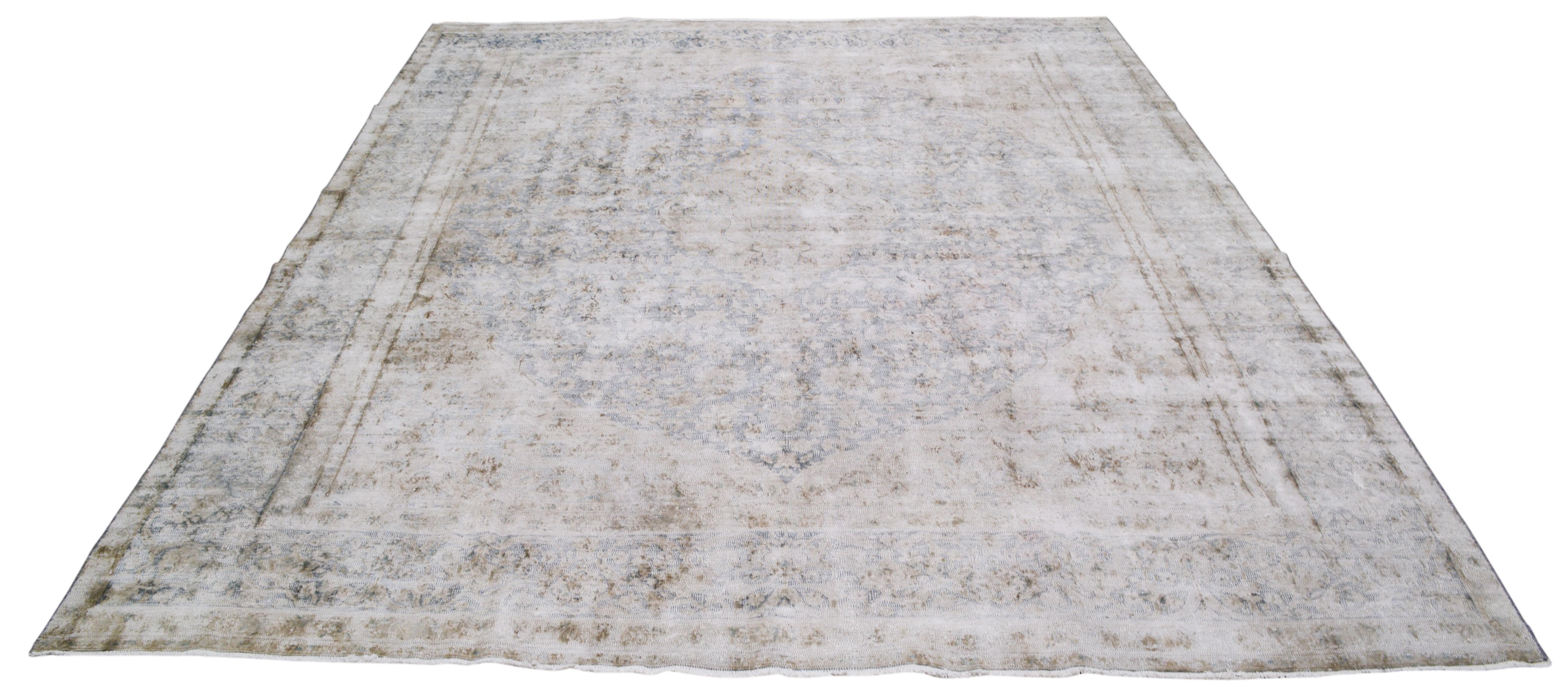 100% Wool Hand Knotted Turkish Rug In Good Condition In Brea, CA