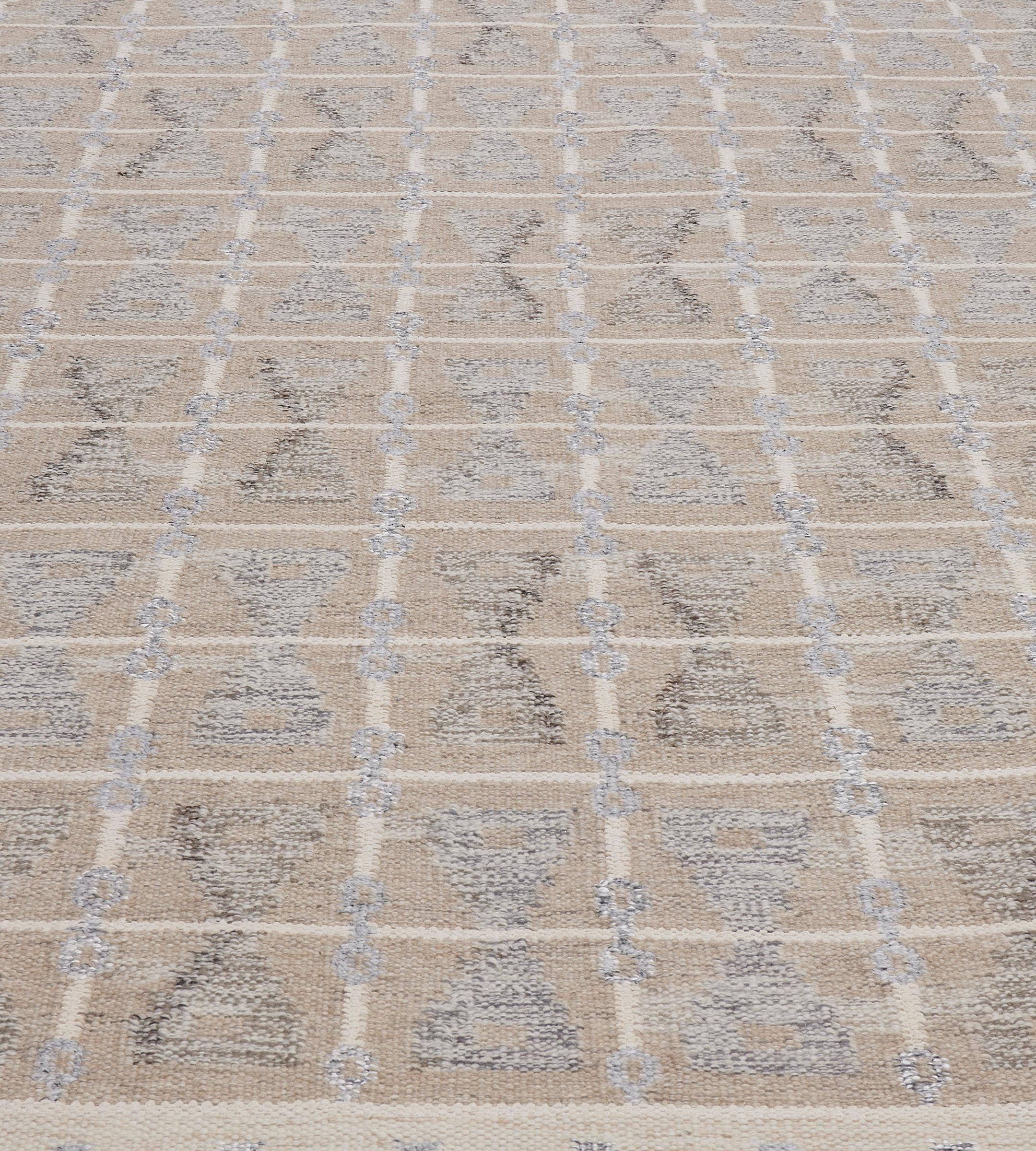 Die Mansour Modern Swedish-Kollektion ist in erster Linie von alten schwedischen Flachgewebeteppichen inspiriert, deren geometrische Muster auch im 21. In der Collection'S werden verschiedene Flachgewebetechniken verwendet, die unterschiedliche