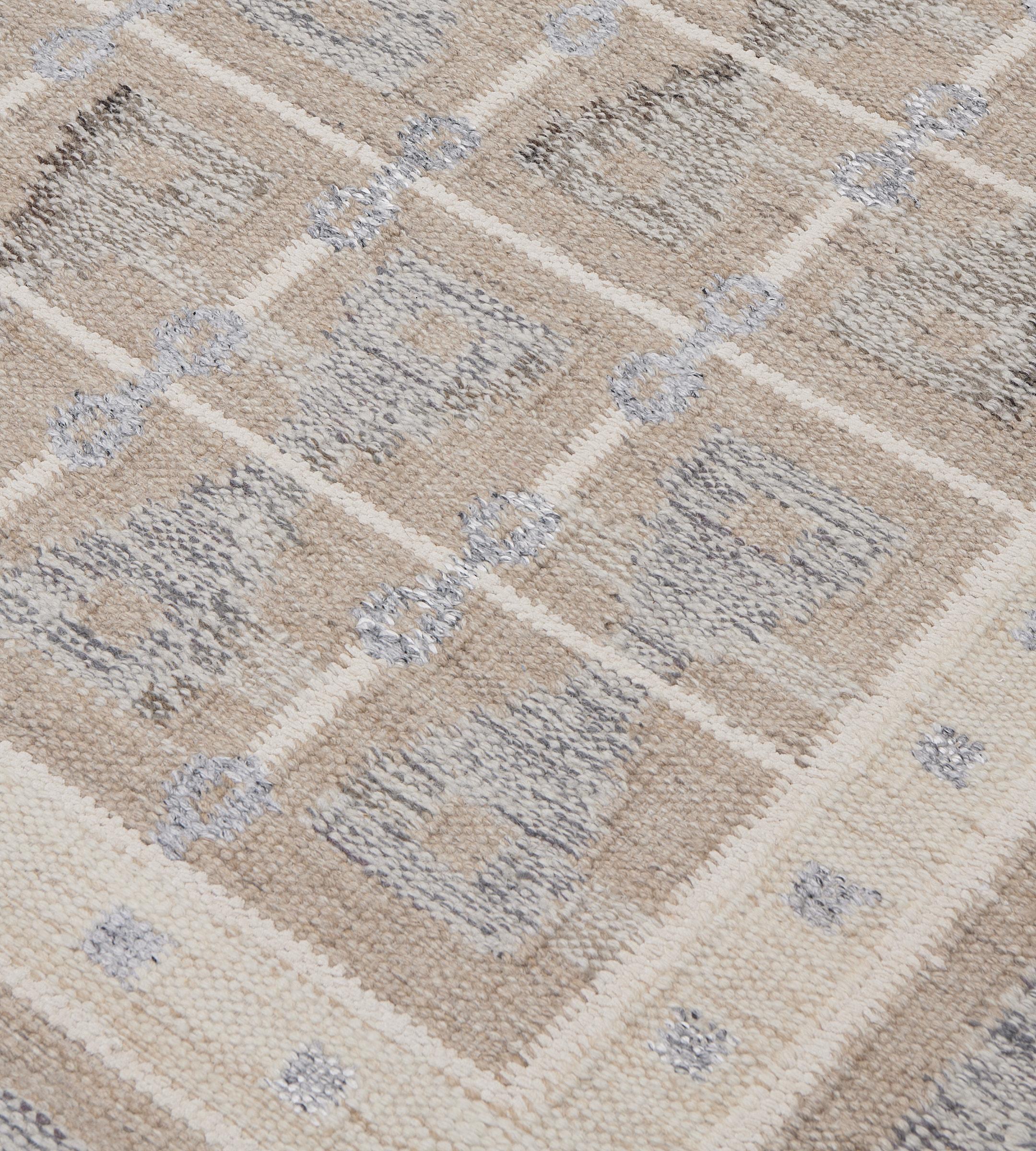 100% Wool Hand-Woven Geometric Beige Swedish-Inspired Flatweave Rug In New Condition For Sale In West Hollywood, CA